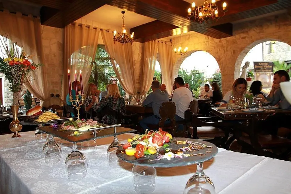 Restaurant/places to eat in Hunter Prince Castle Hotel