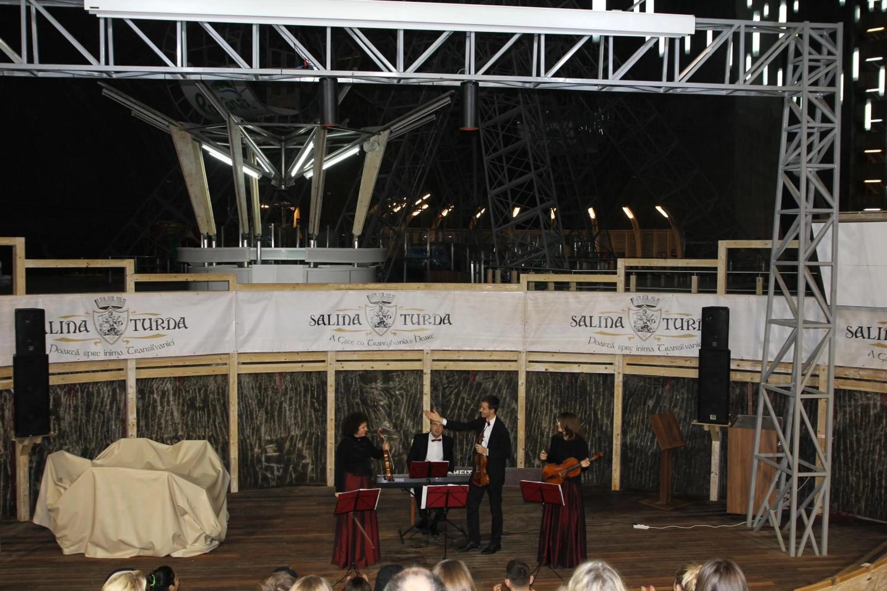 Evening entertainment in Hunter Prince Castle Hotel