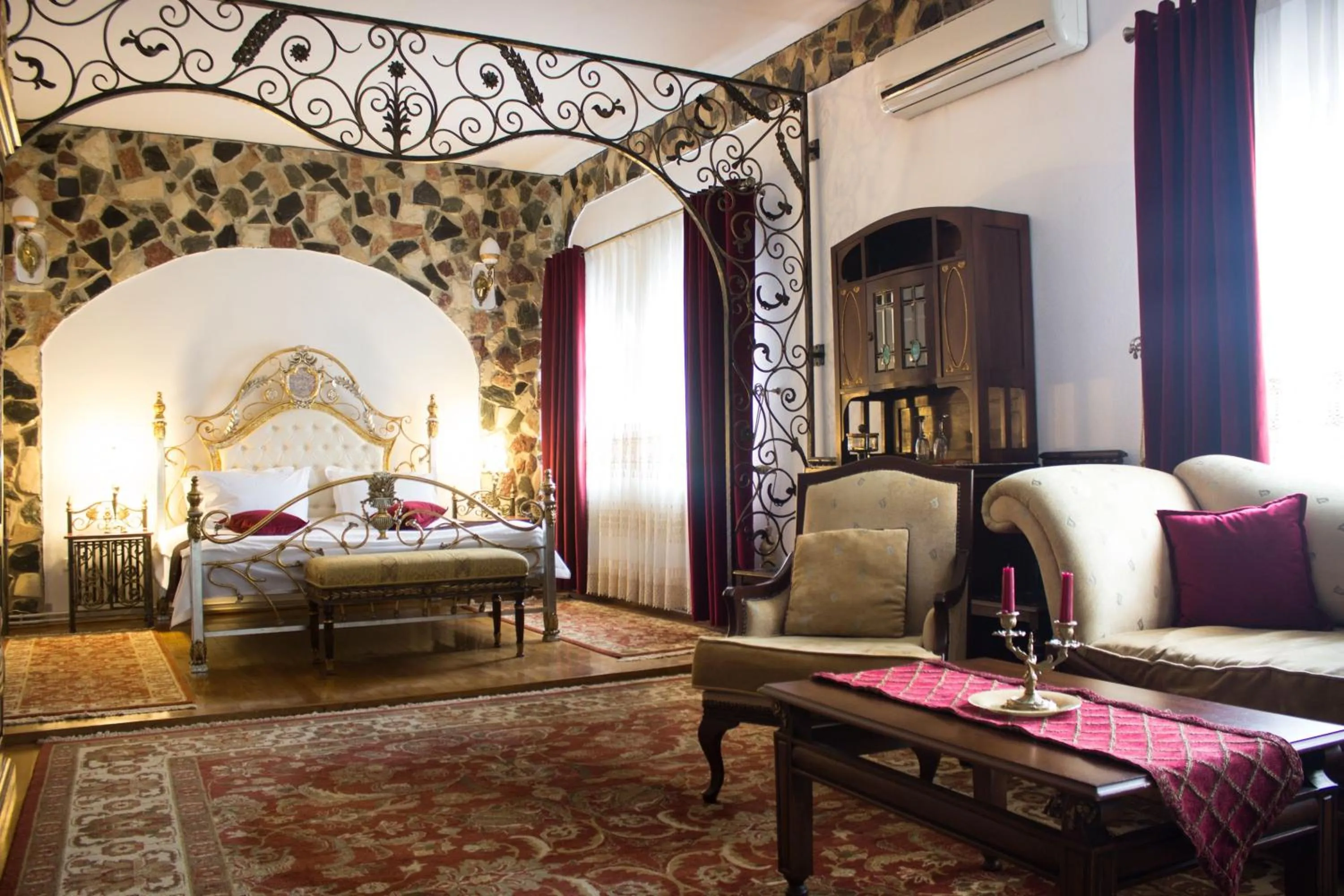 Living room in Hunter Prince Castle Hotel