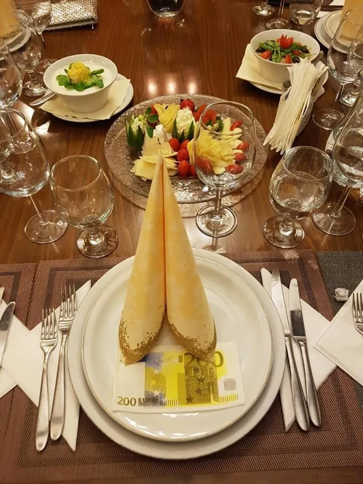 Restaurant/places to eat in Hunter Prince Castle Hotel