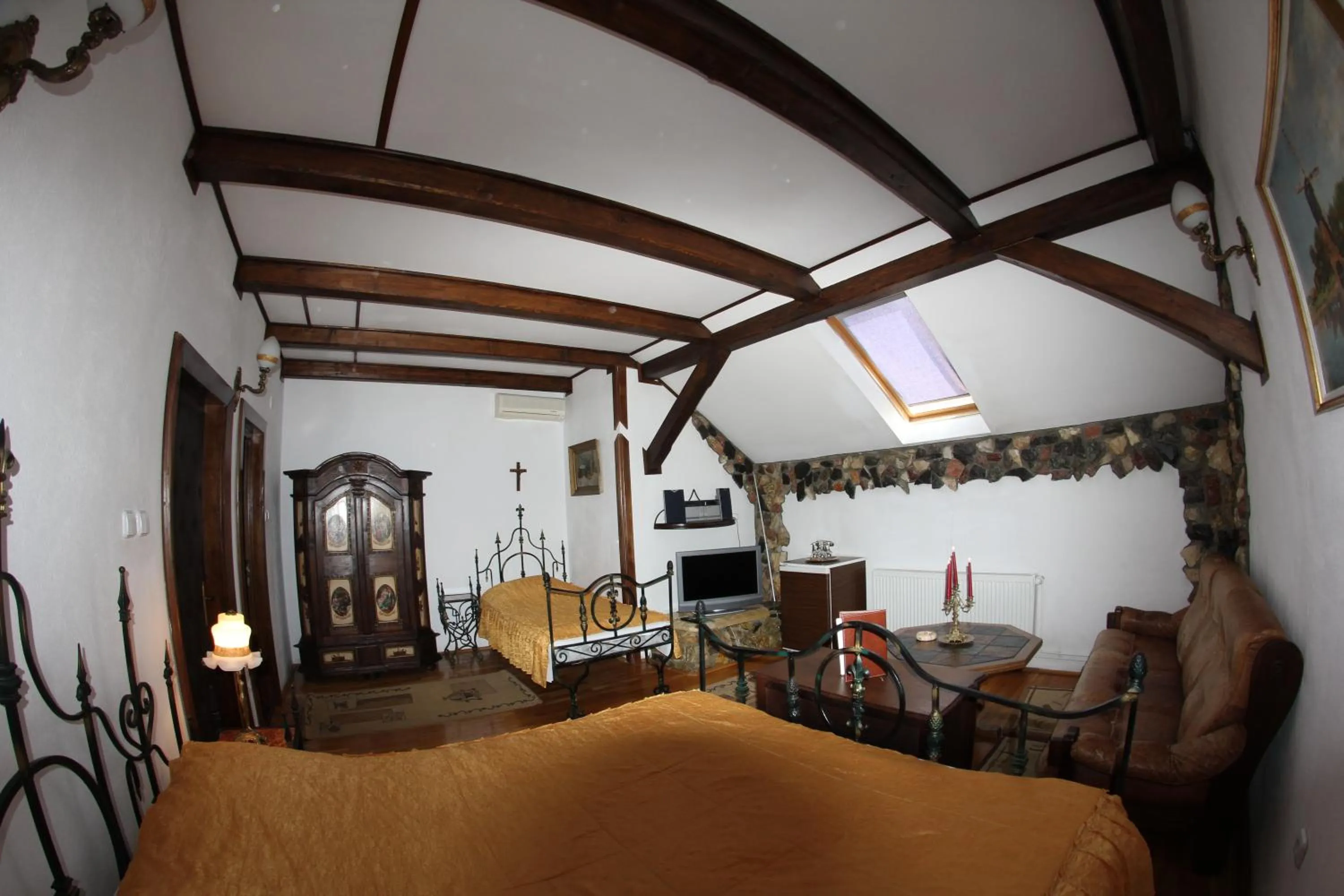 Photo of the whole room in Hunter Prince Castle Hotel