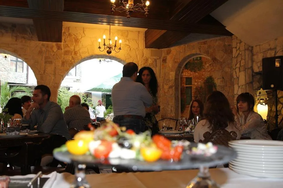 Restaurant/places to eat in Hunter Prince Castle Hotel