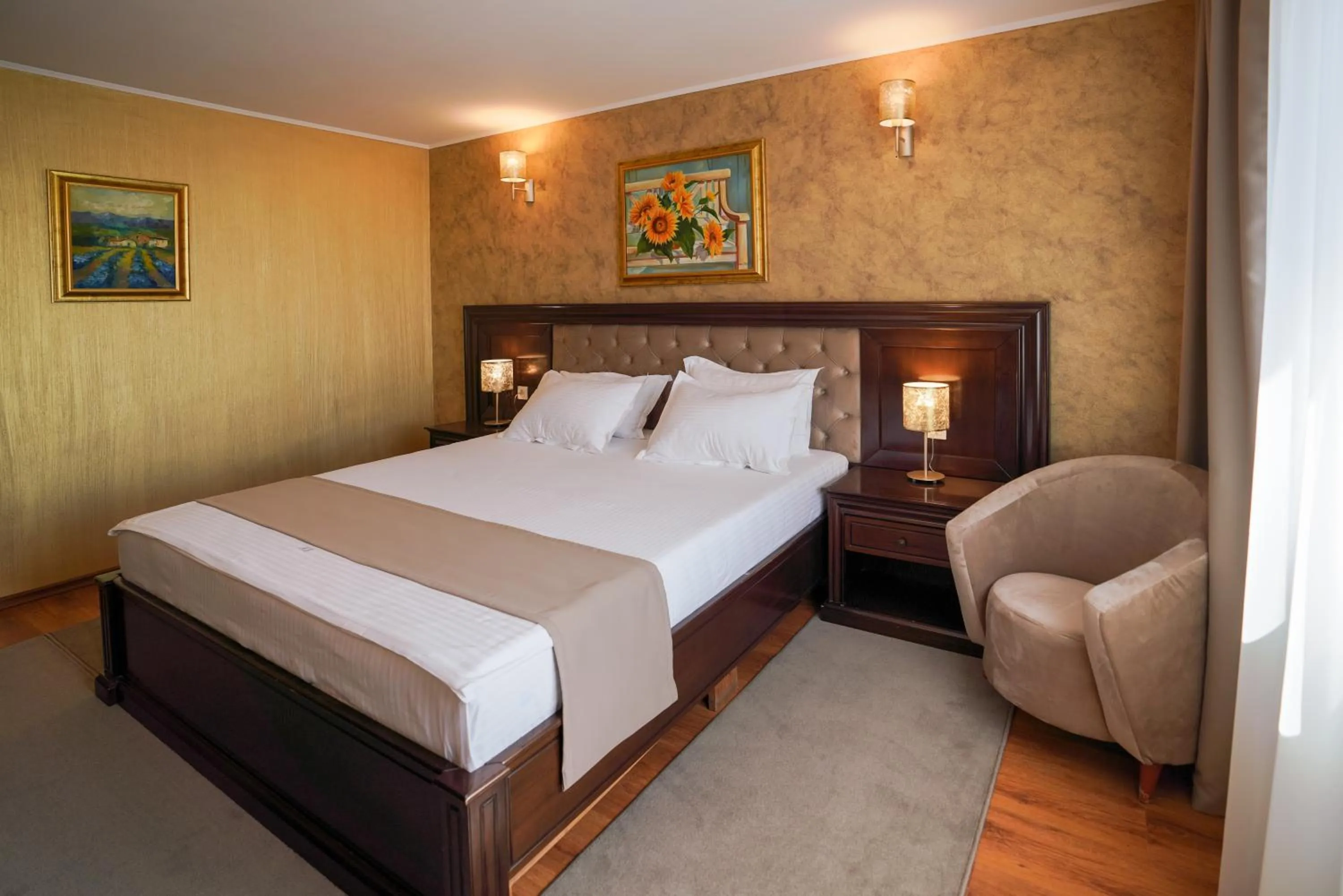 Shower, Bed in Hotel Bulevard