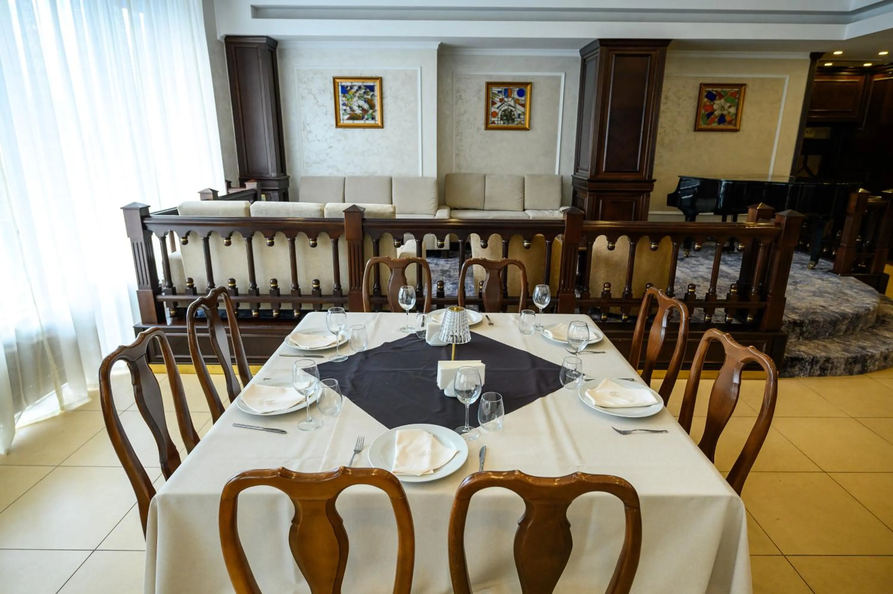 Restaurant/places to eat in Hotel Bulevard