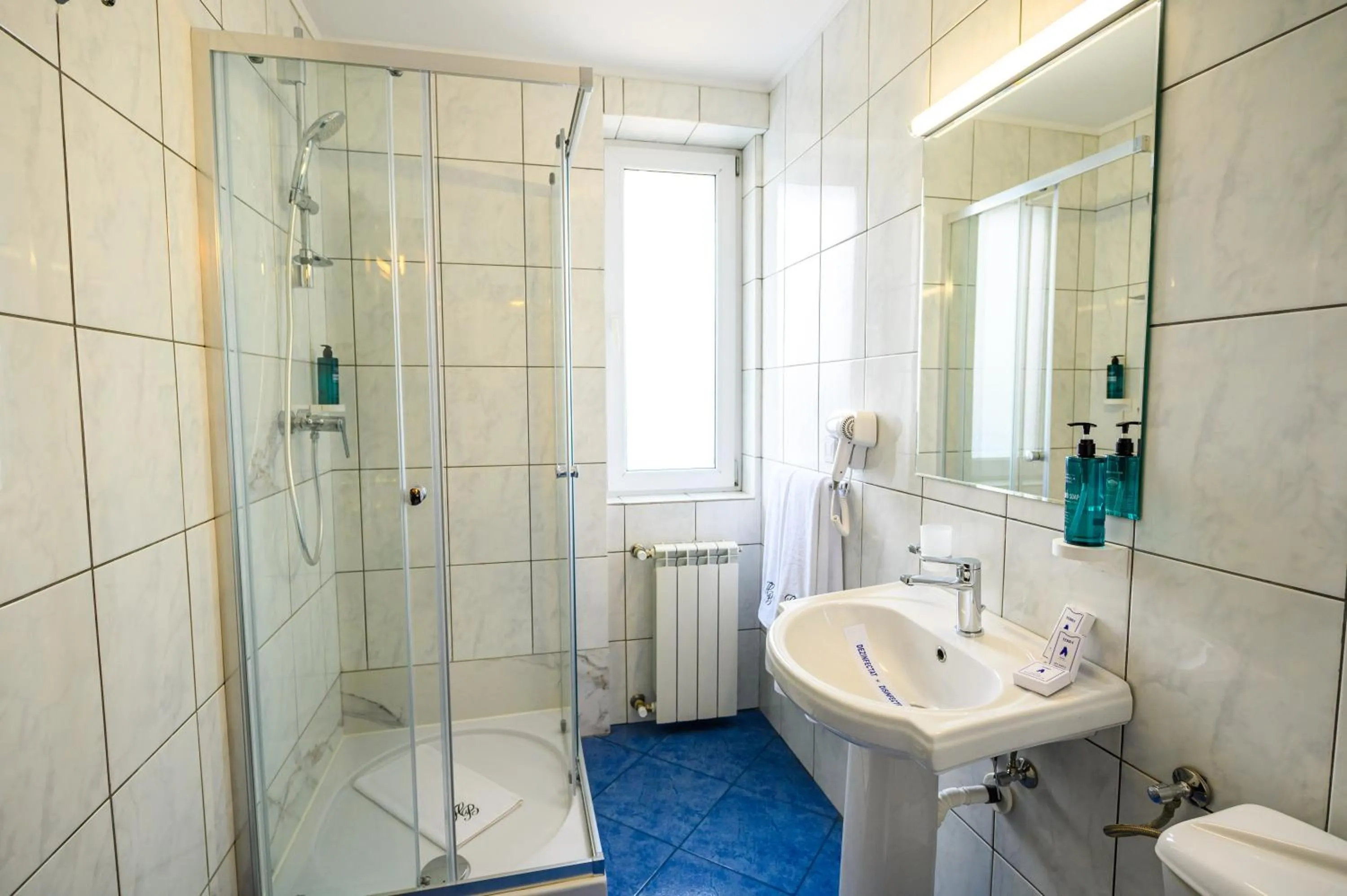 Shower in Hotel Bulevard