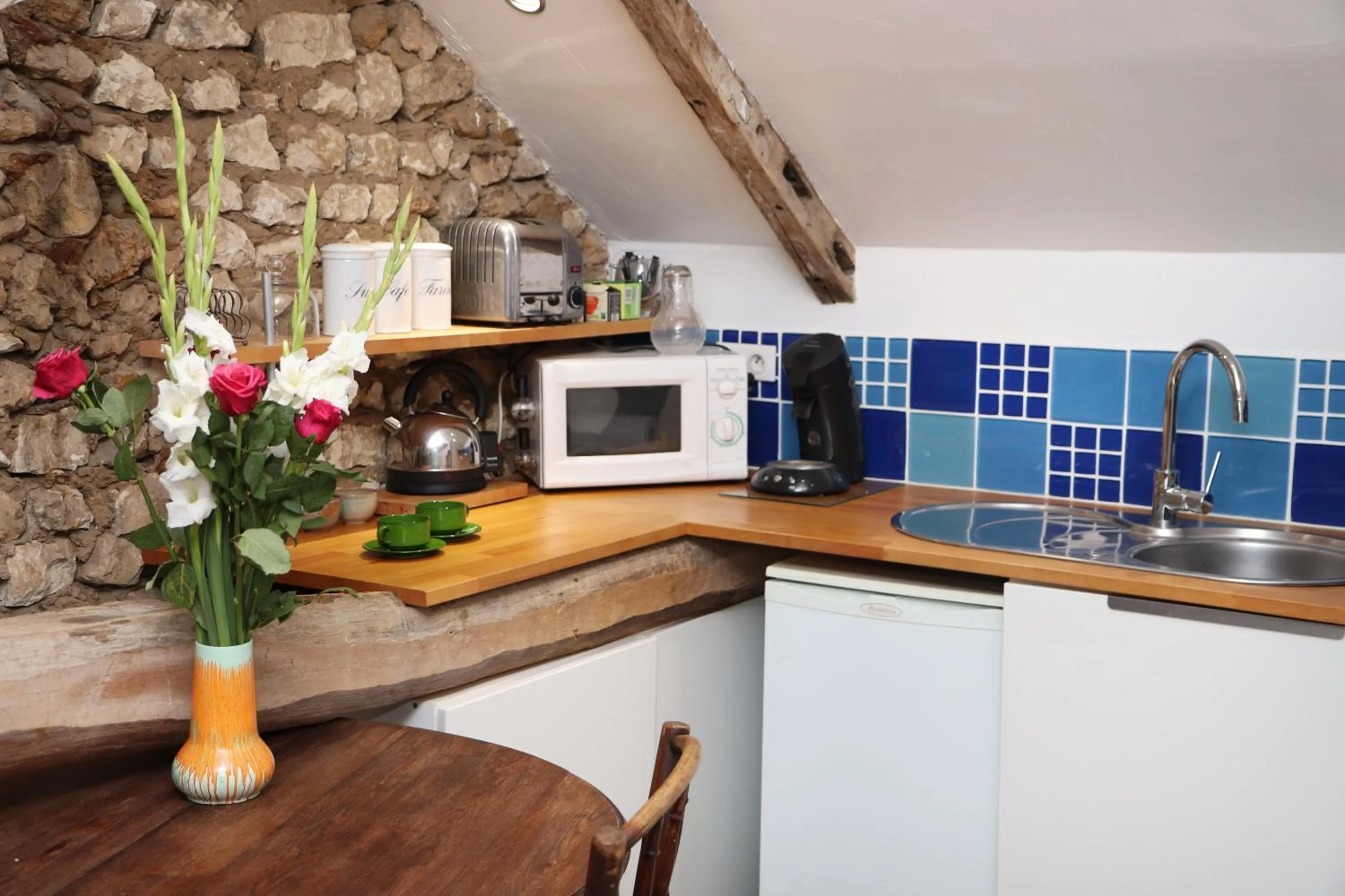 Kitchen or kitchenette in Le Chaton Rouge