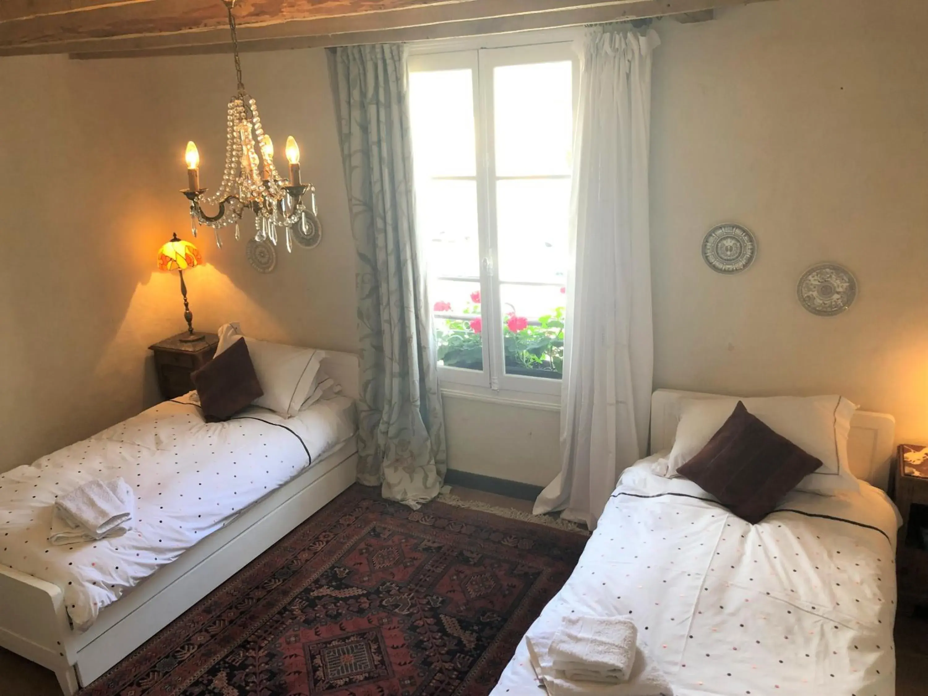 Large Twin Room in Le Chaton Rouge Large Twin Room in Le Chaton Rouge