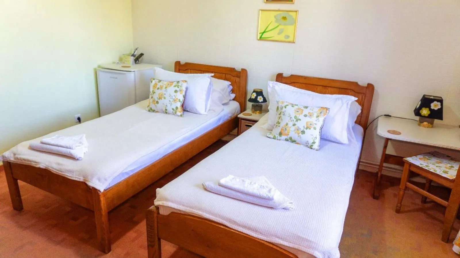 Photo of the whole room, Bed in Pension Paunasul
