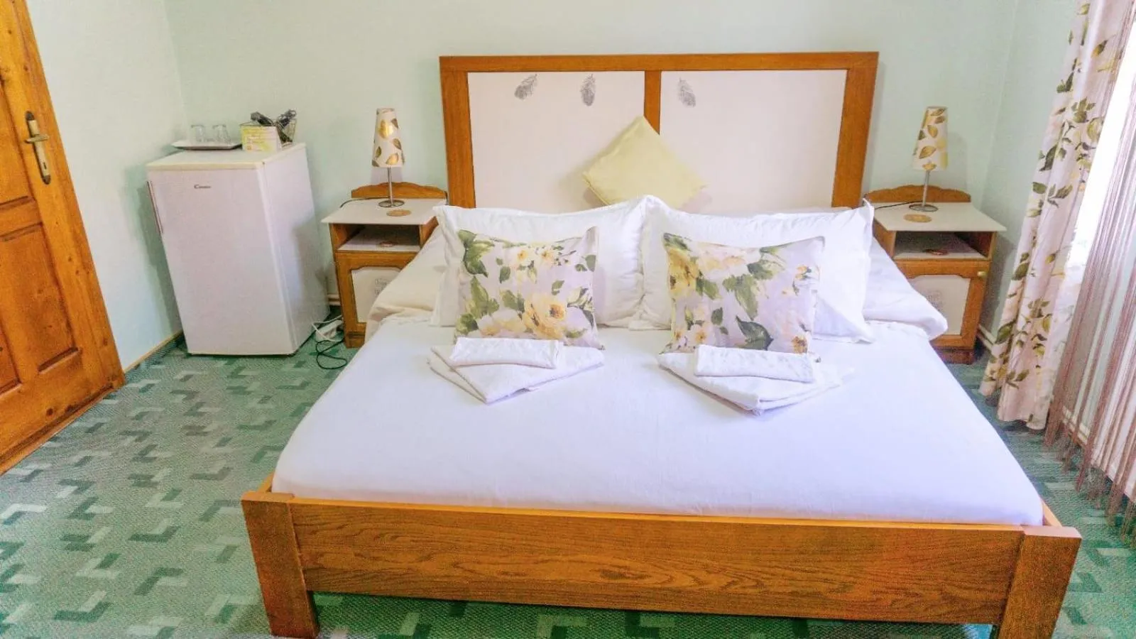 Photo of the whole room, Bed in Pension Paunasul