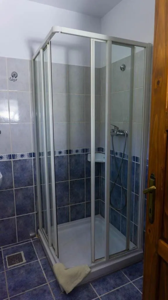 Shower in Pension Paunasul