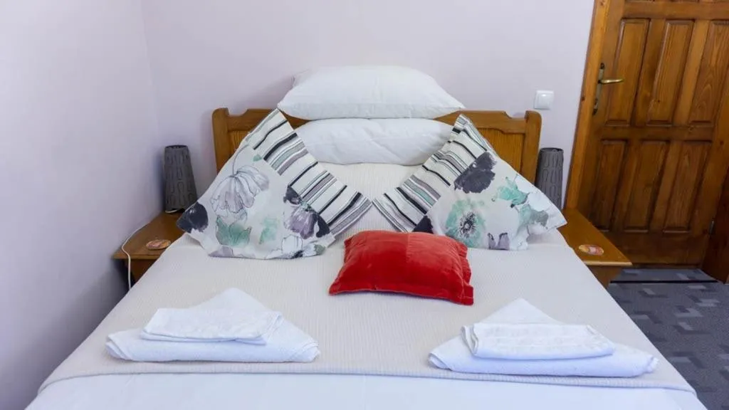Photo of the whole room, Bed in Pension Paunasul