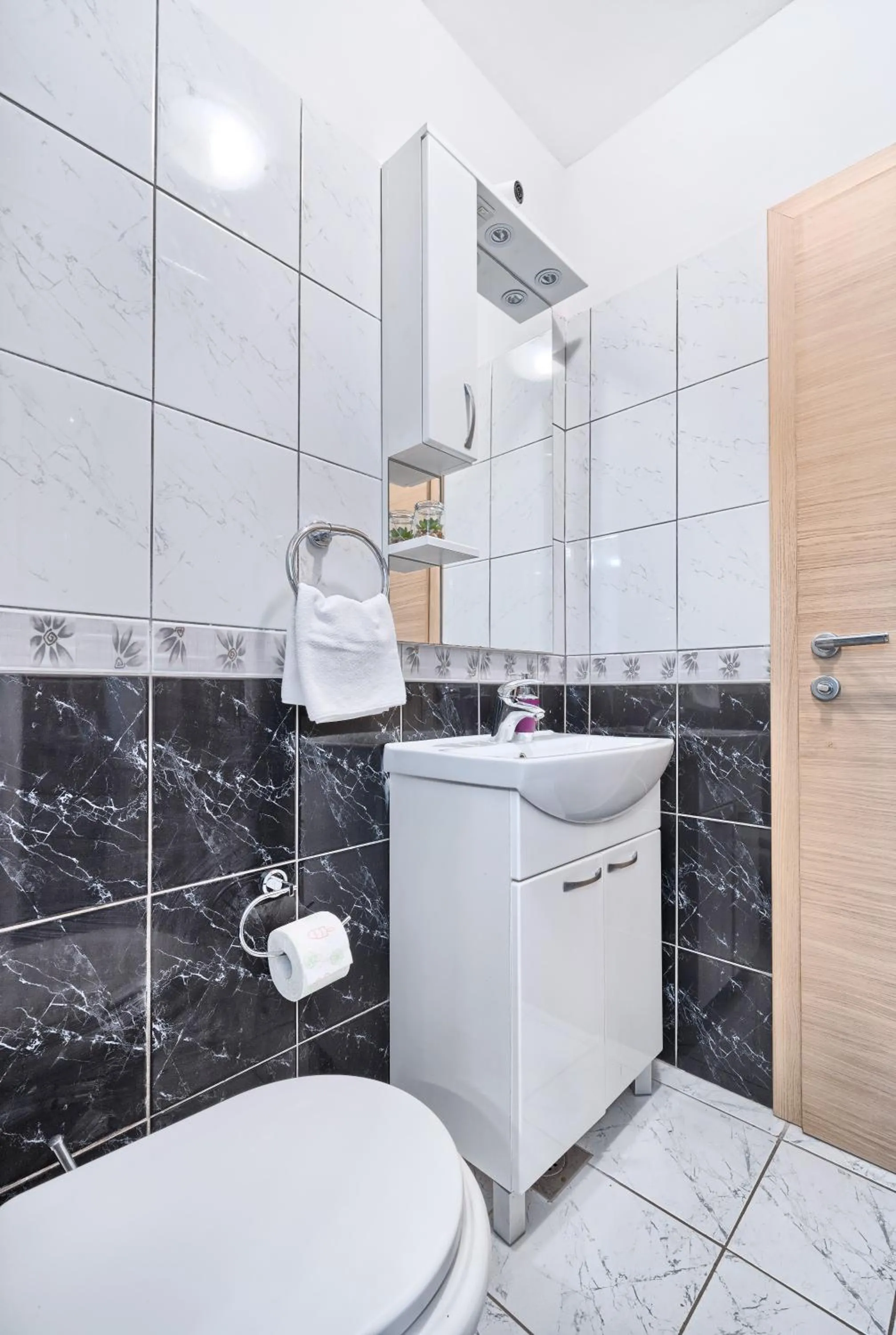 One-Bedroom Apartment in Apartments Meštrović with heated swiming pool- near Split