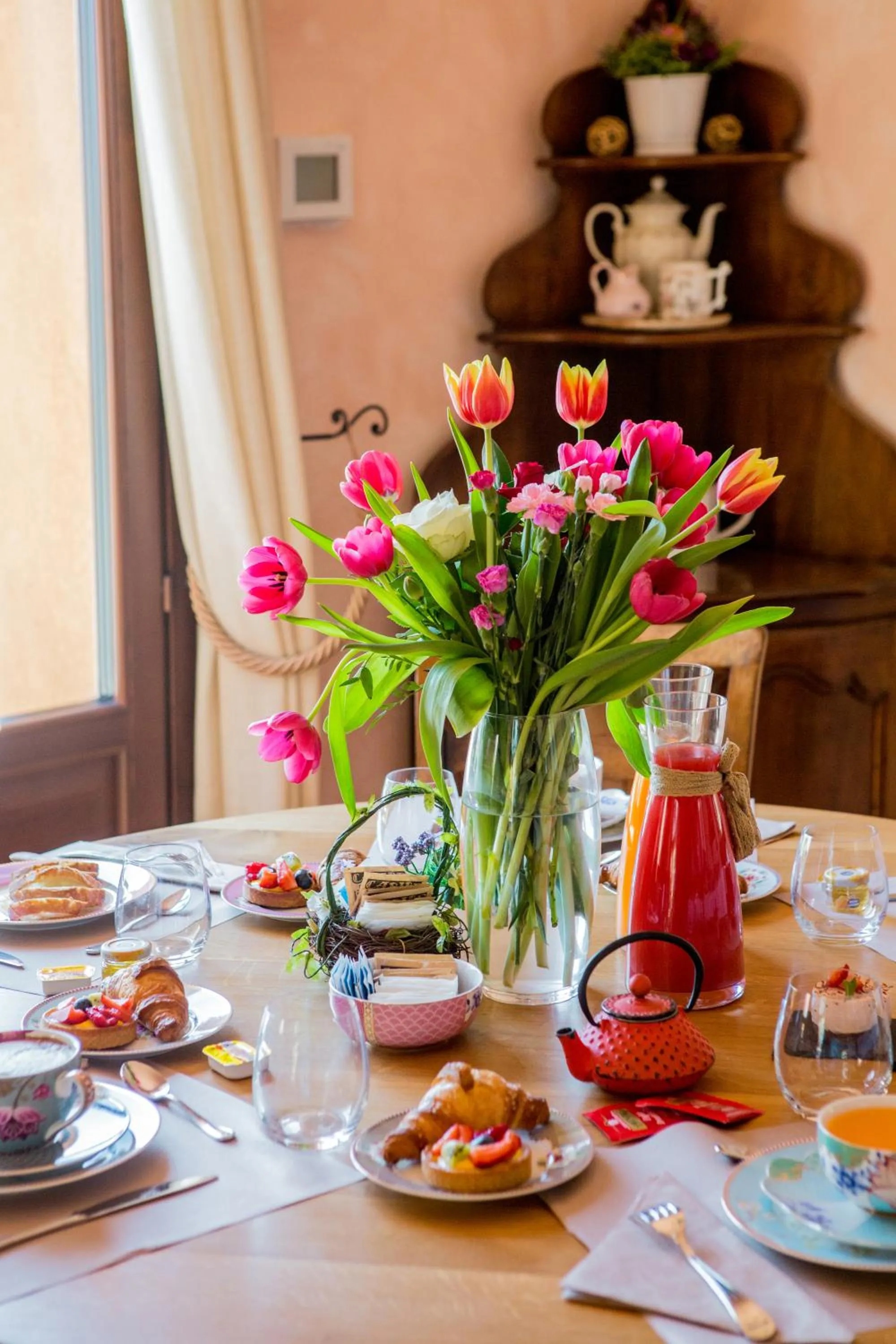 Restaurant/places to eat in Leonardo Resort