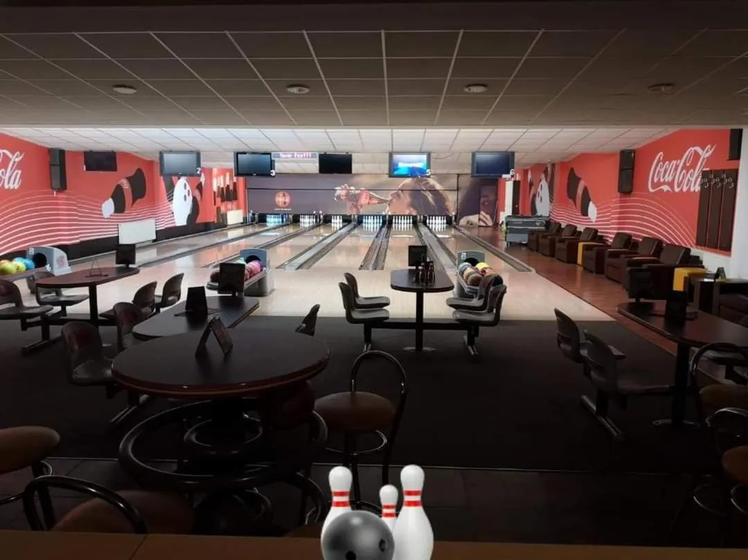 Bowling in Hotel Wolf 2