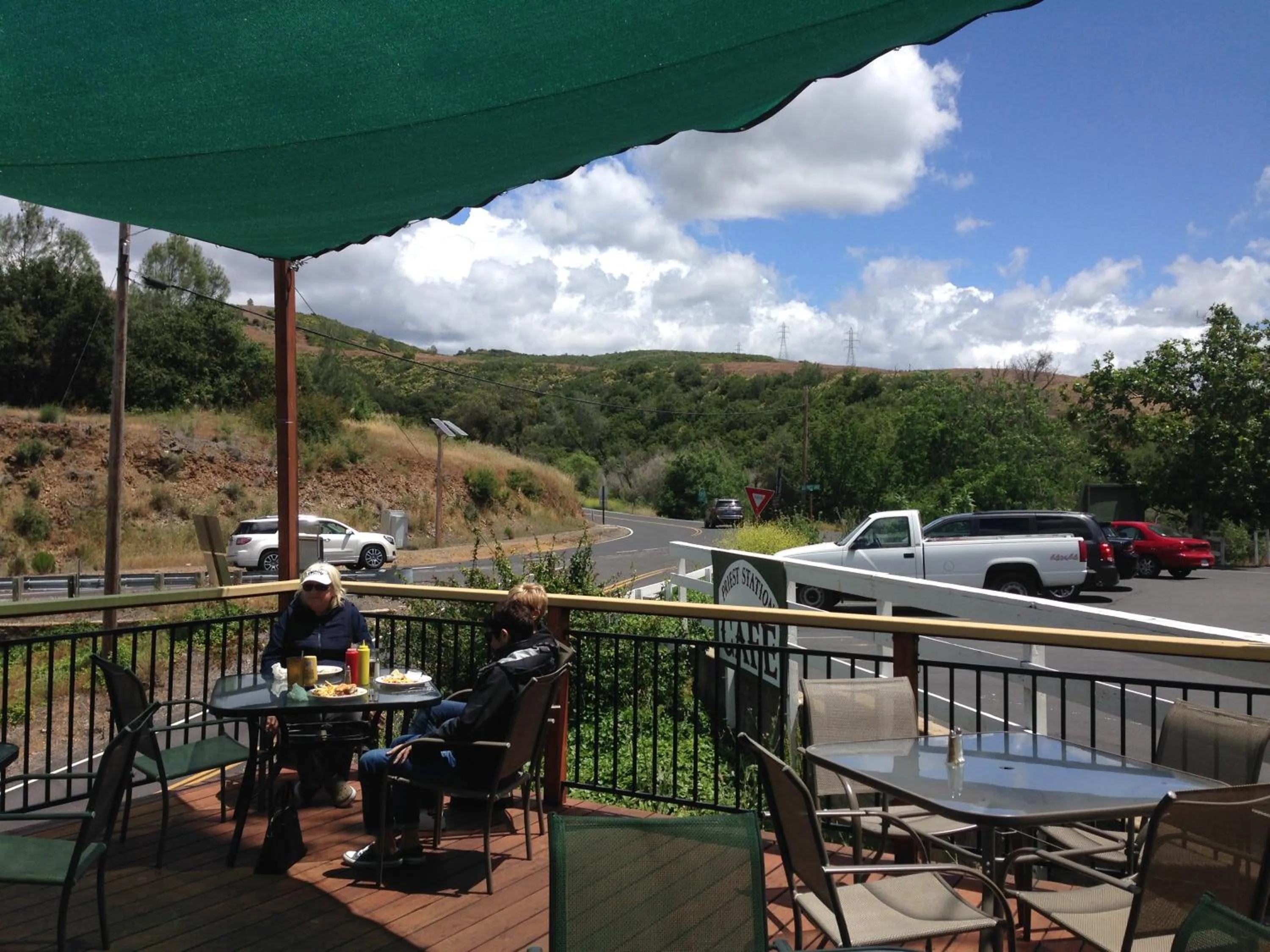 Restaurant/places to eat in Priest Station Cafe & Cabins