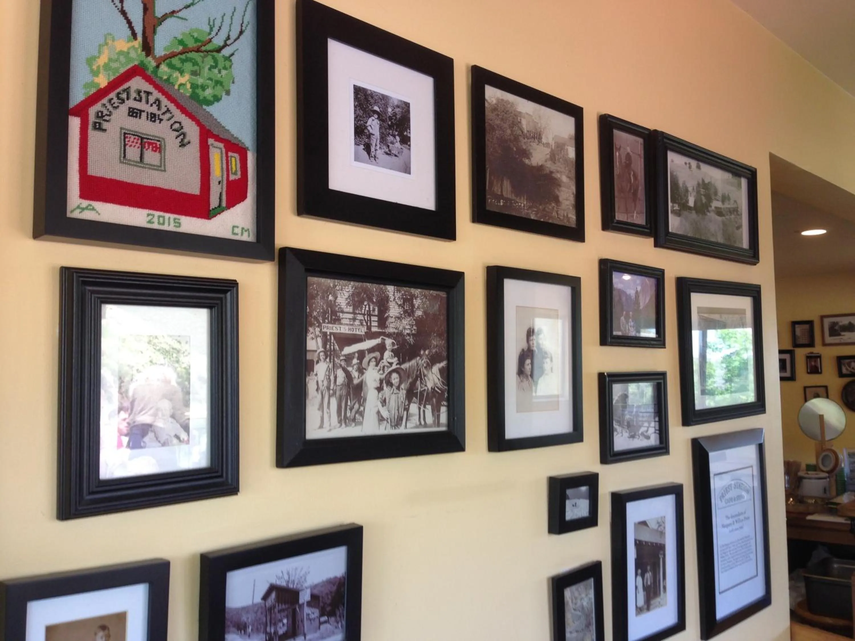 Restaurant/places to eat in Priest Station Cafe & Cabins