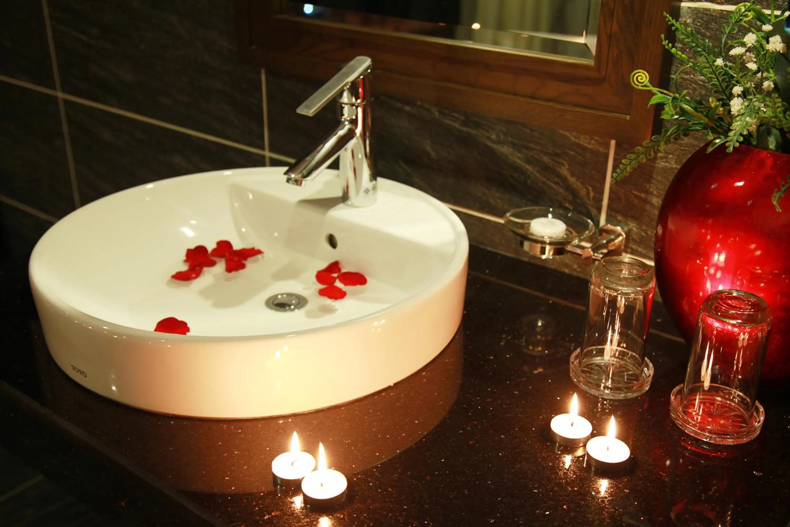 Shower in Danaciti Hotel