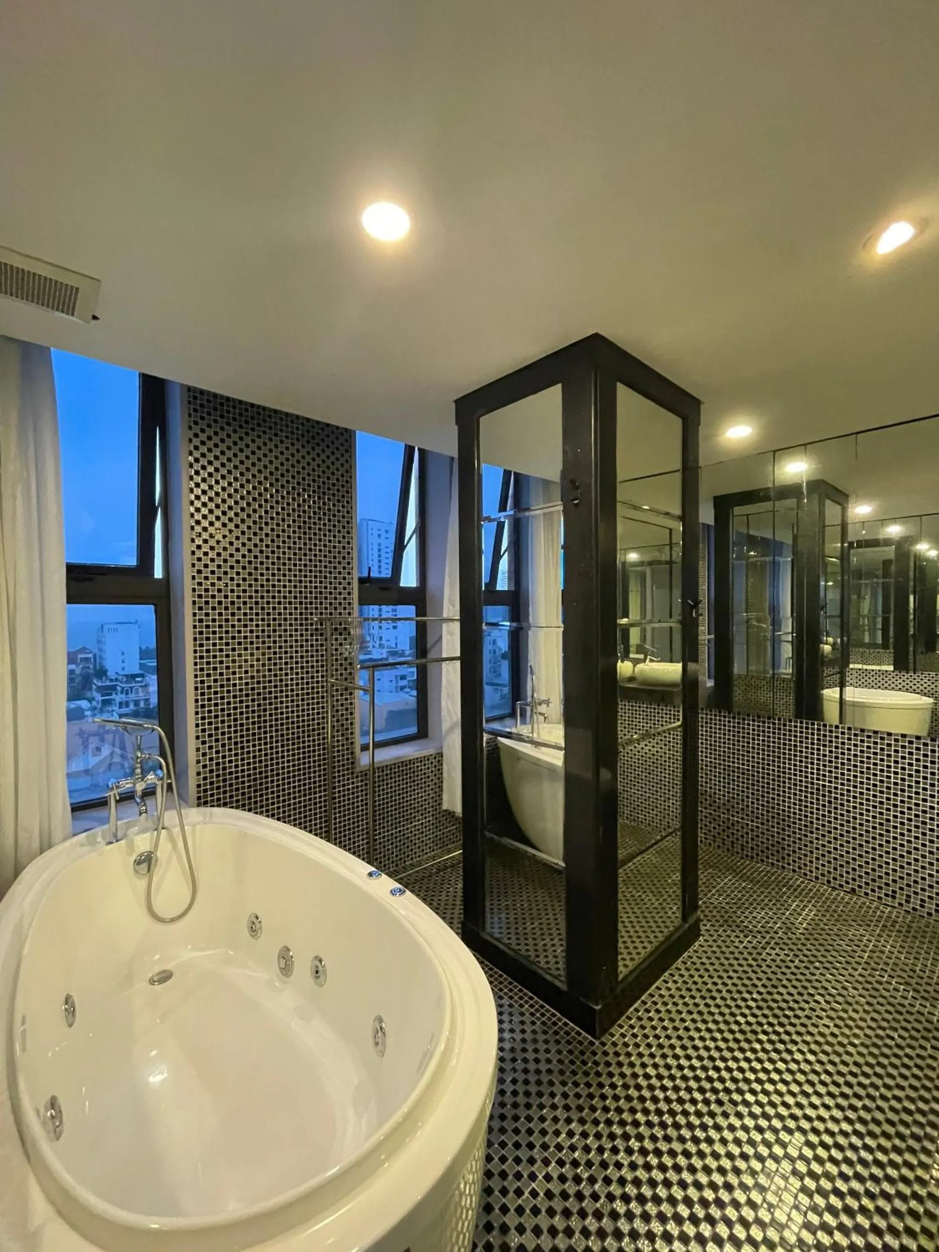 Bathroom in Danaciti Hotel