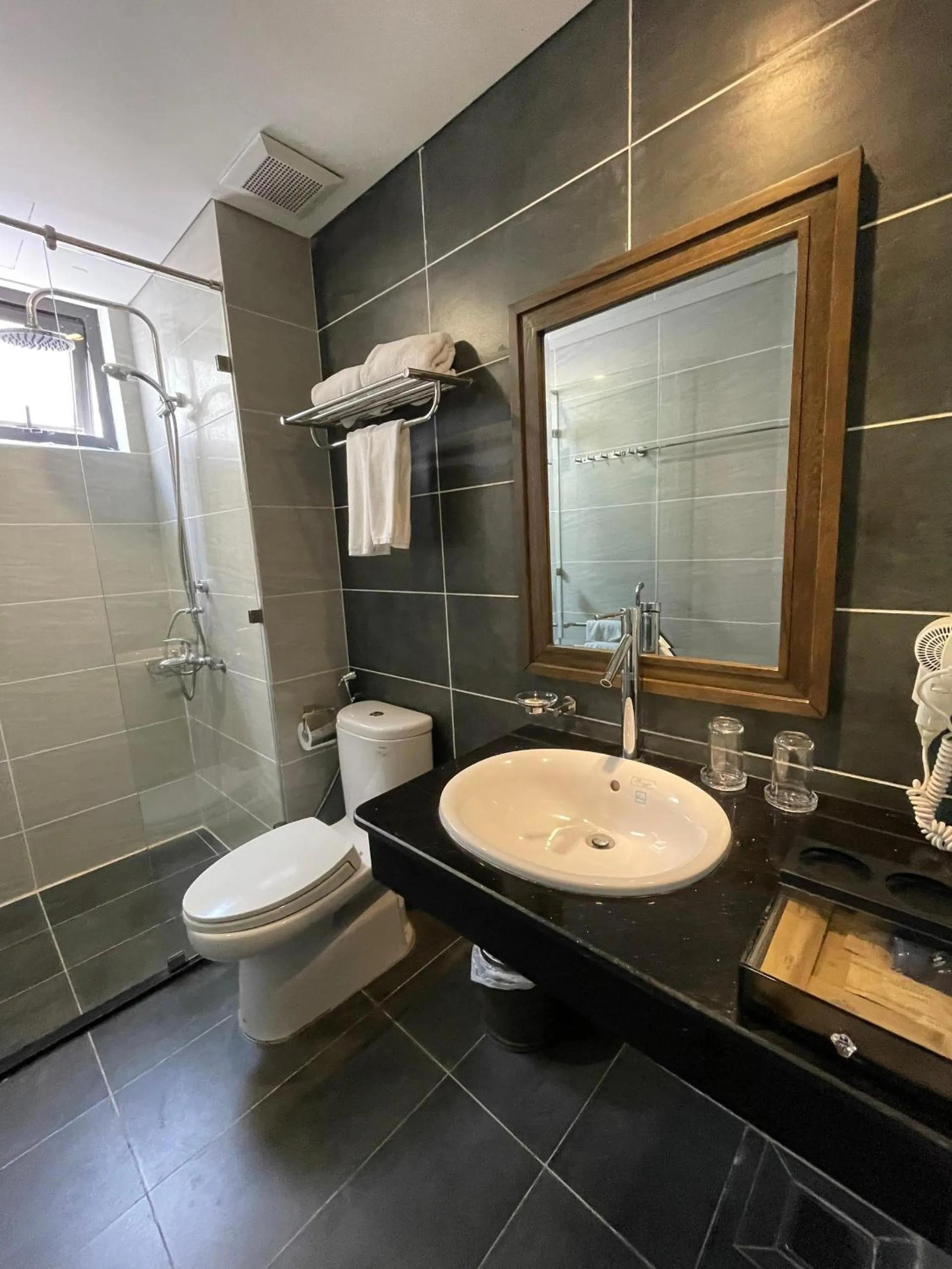 Shower in Danaciti Hotel