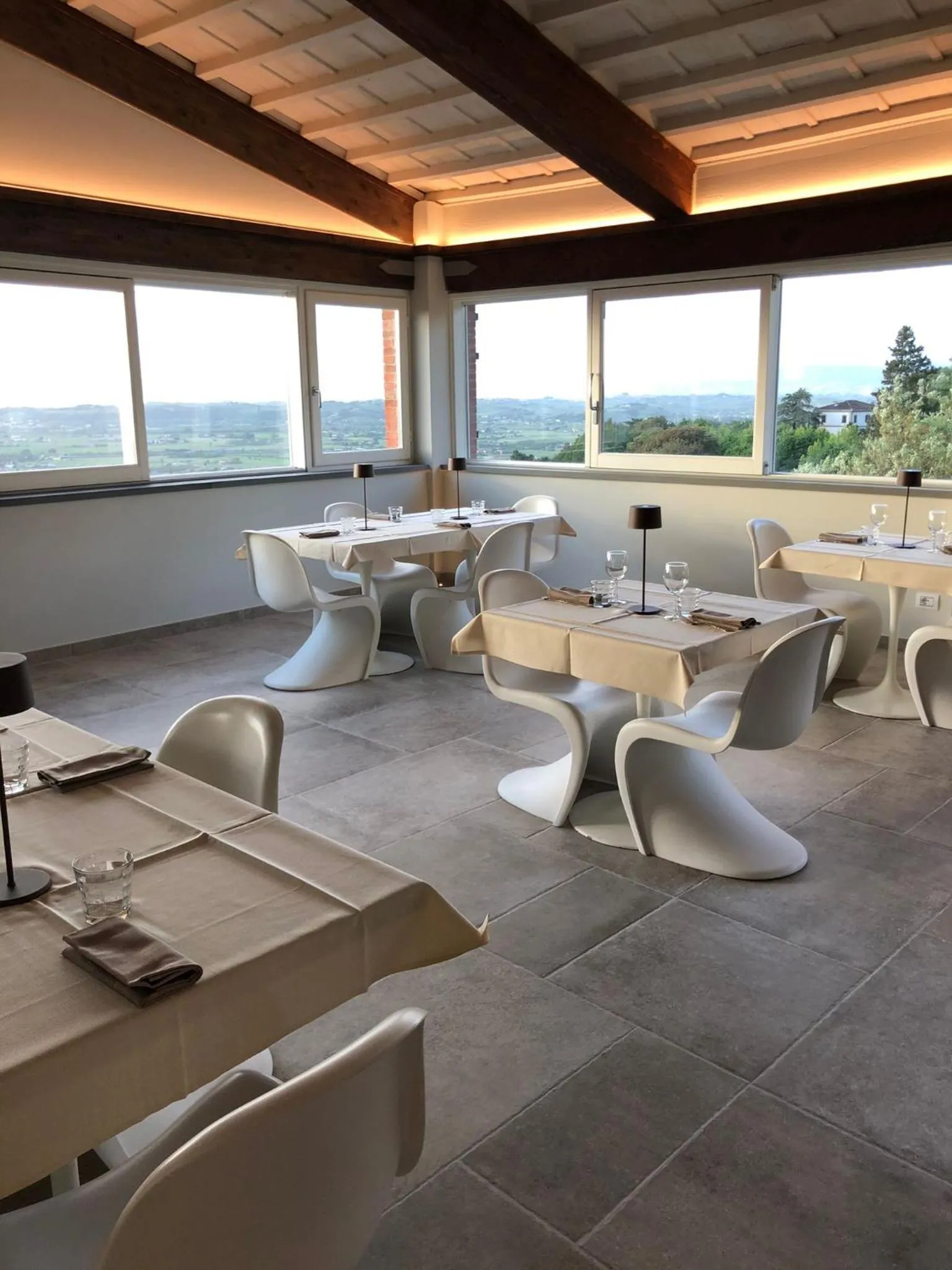 Restaurant/places to eat in Hotel Miravalle