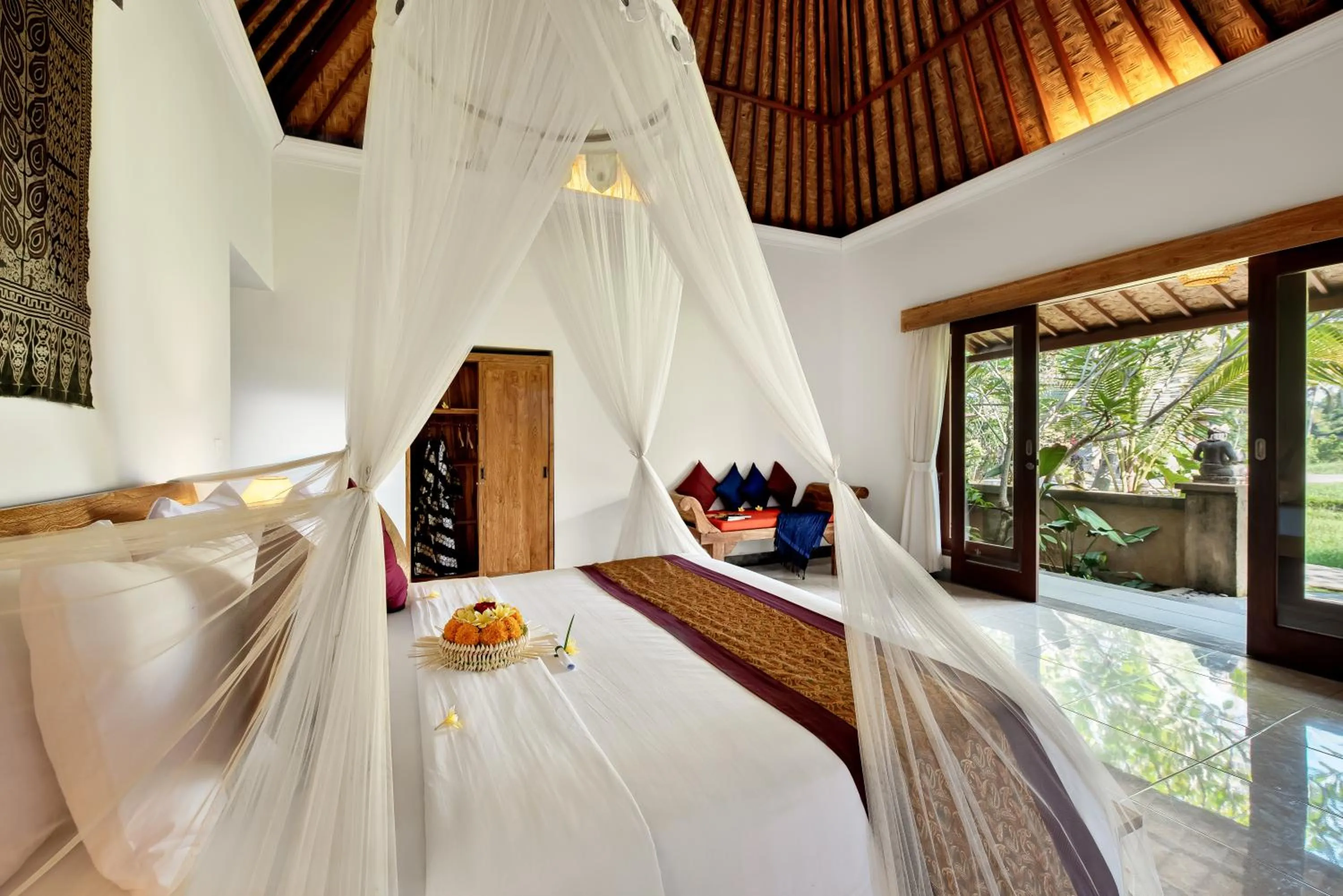 Bed in Santosha Villas & Spa