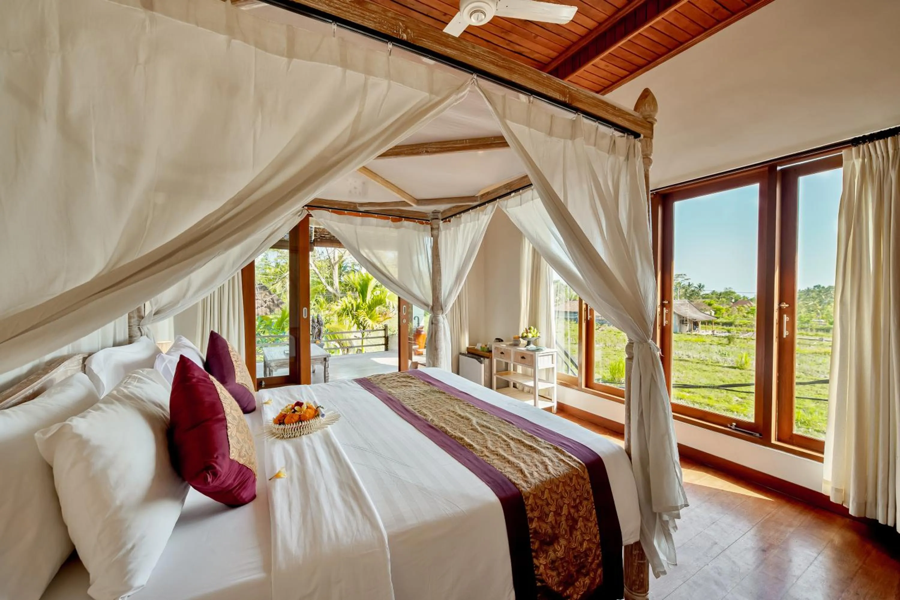 Bed in Santosha Villas & Spa