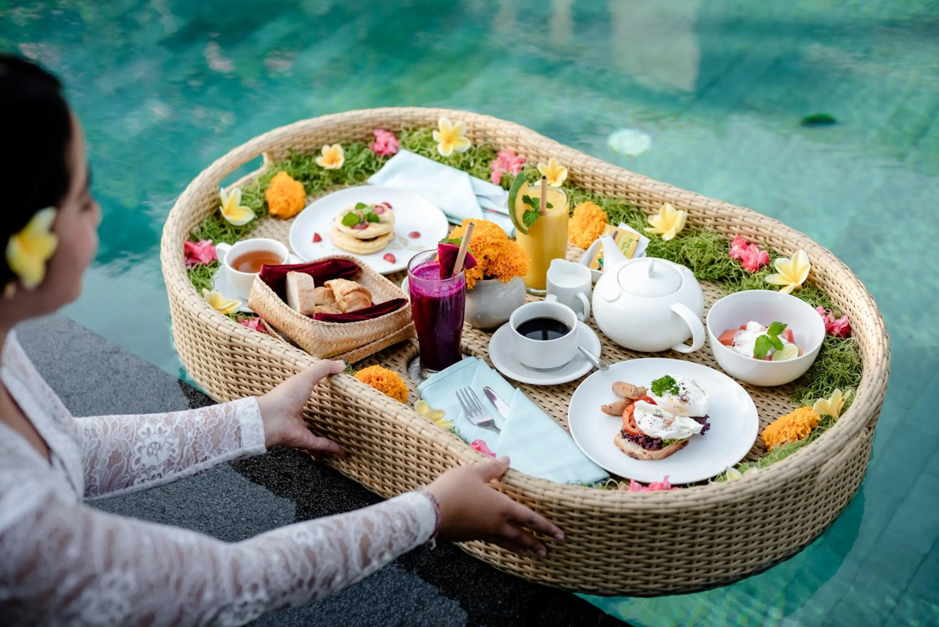 Food and drinks in Santosha Villas & Spa