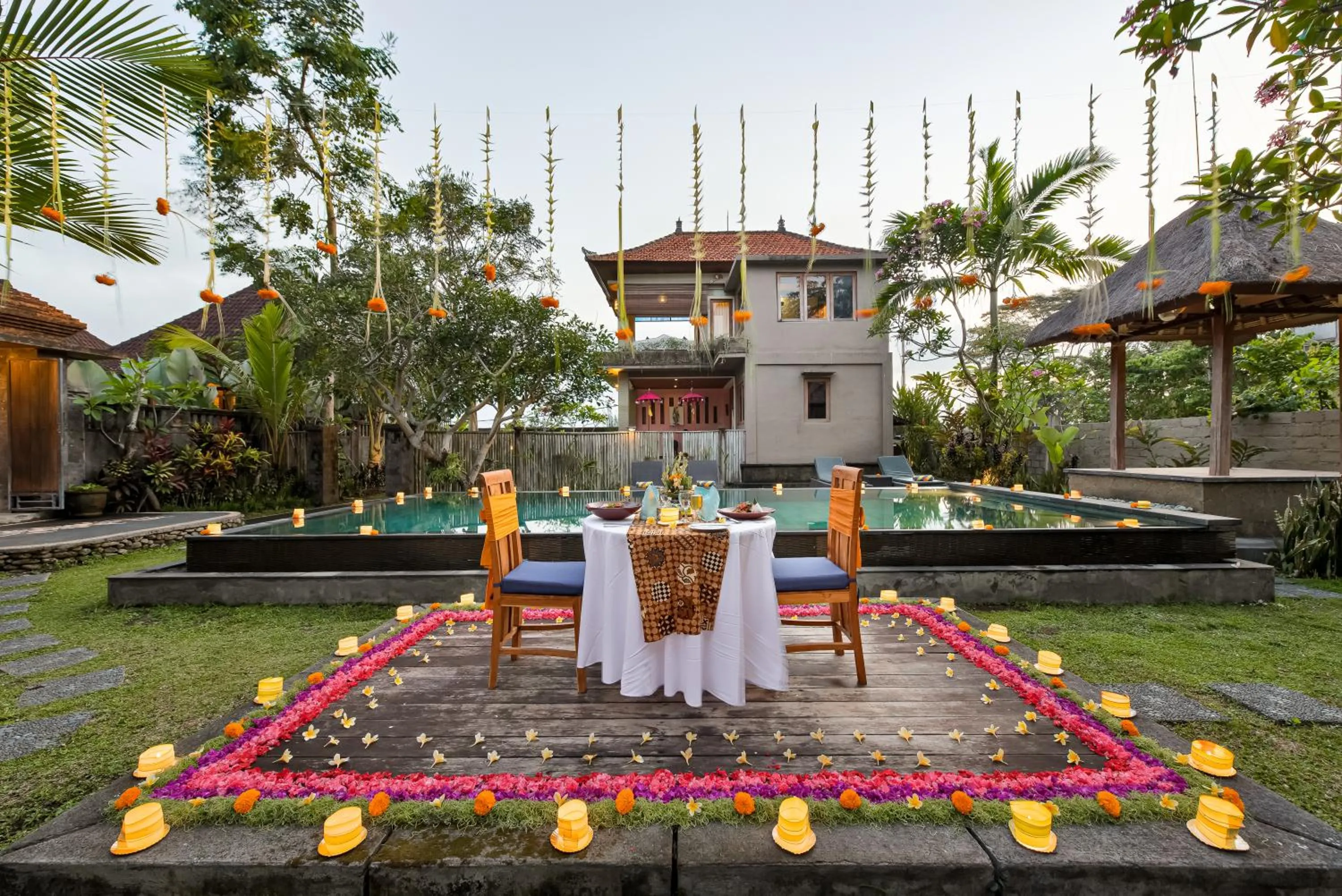 Restaurant/places to eat in Santosha Villas & Spa