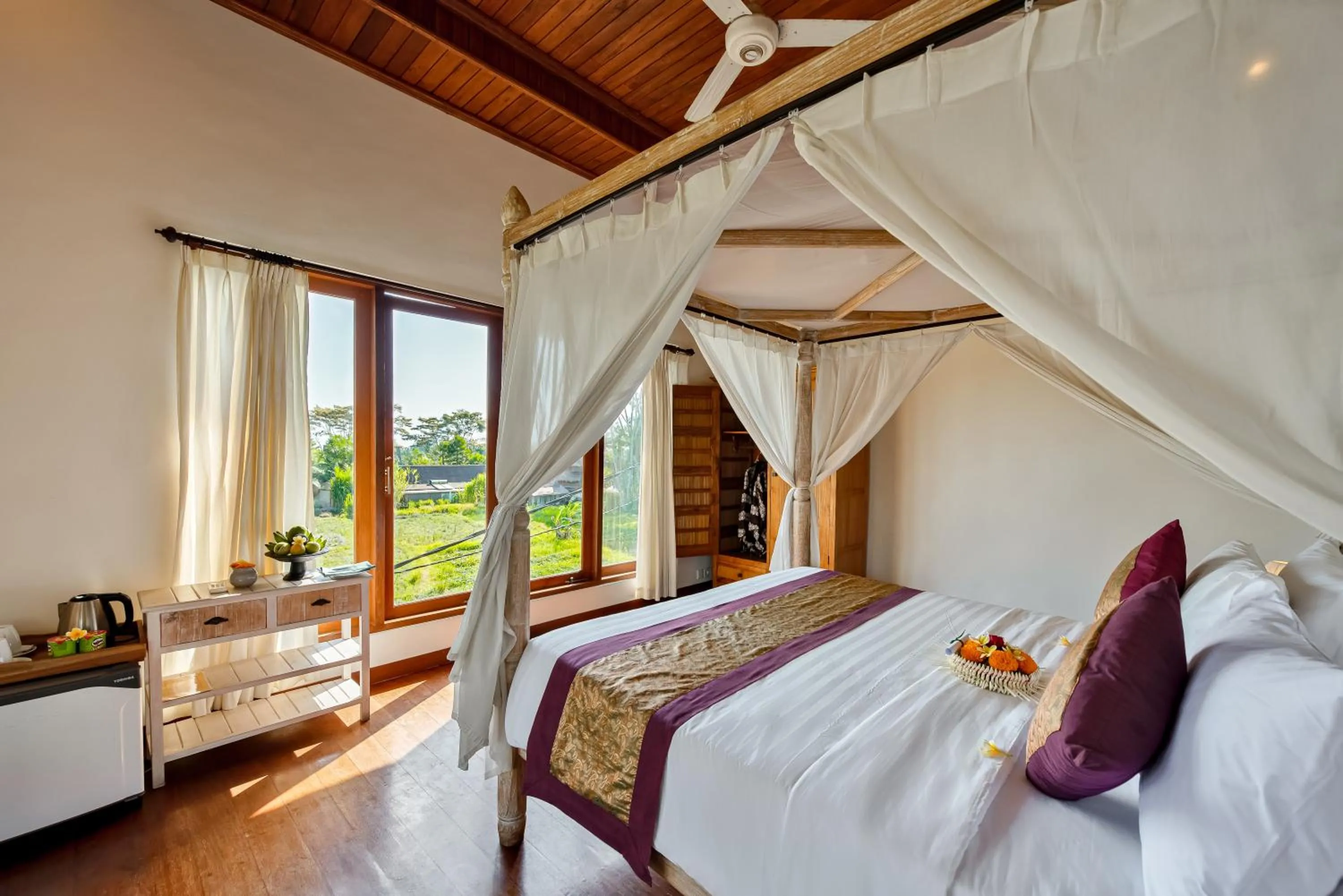 Bed in Santosha Villas & Spa