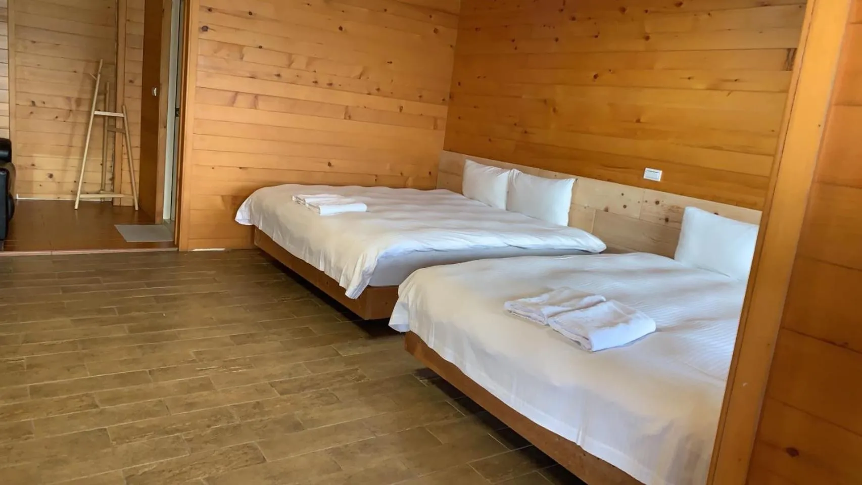 Bed in Dingdai Glass Villa