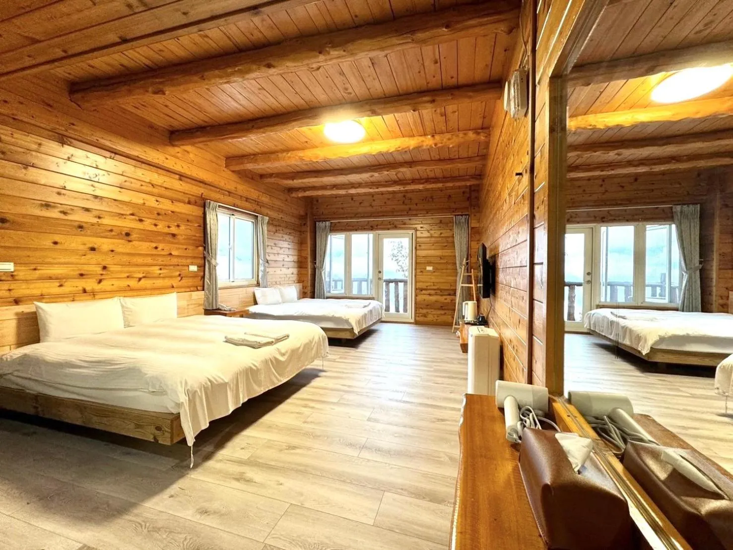 Bed in Dingdai Glass Villa