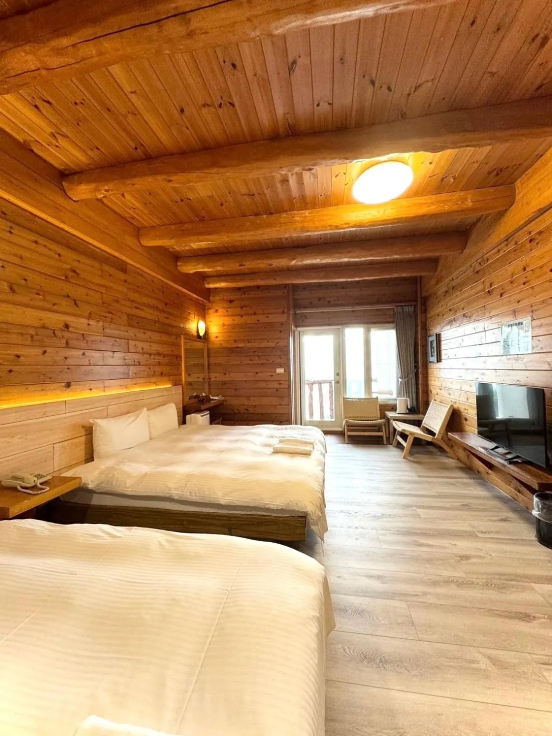 Bed in Dingdai Glass Villa