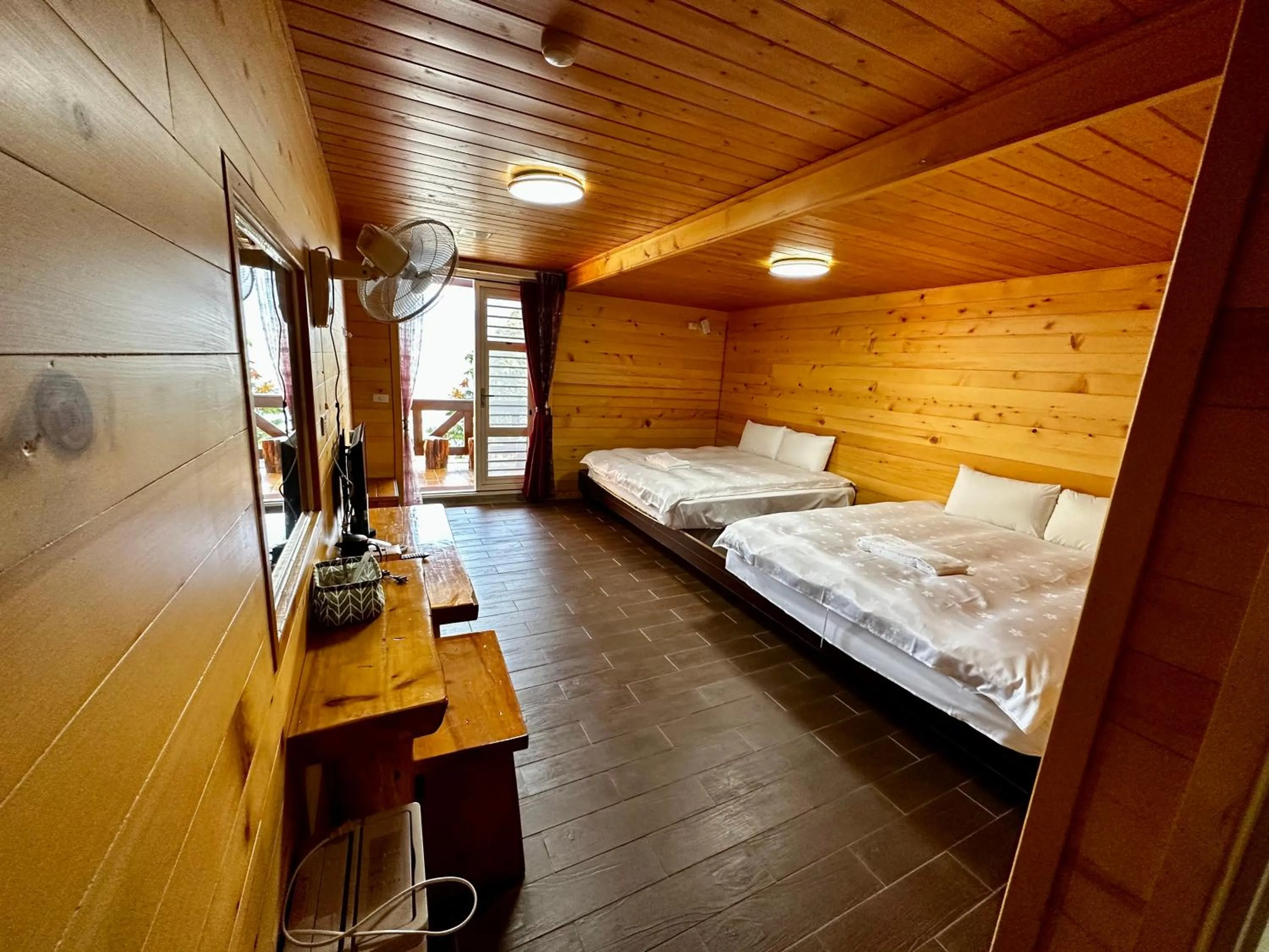 Bed in Dingdai Glass Villa