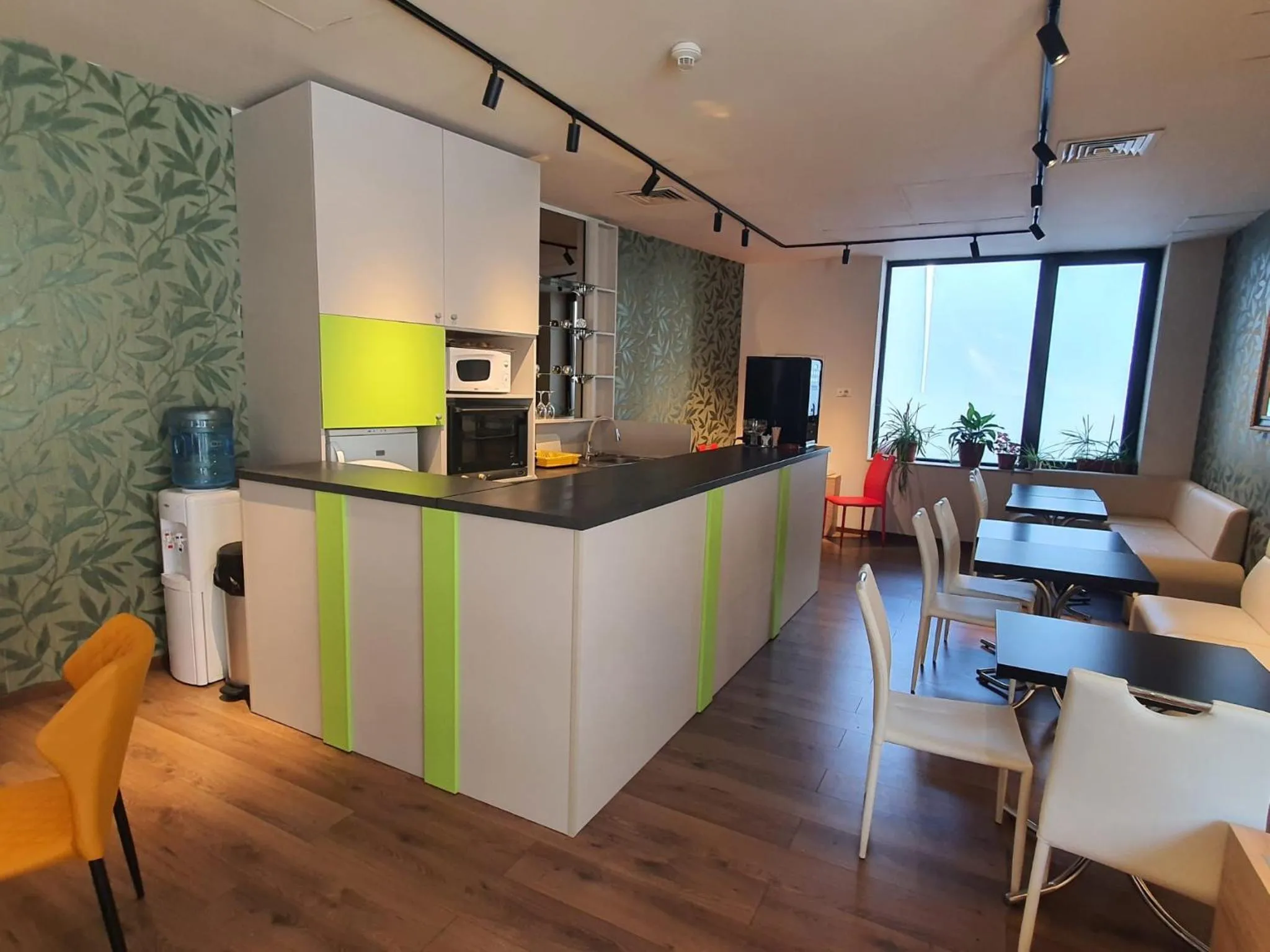 Restaurant/places to eat in Hotel Hemingway Residence