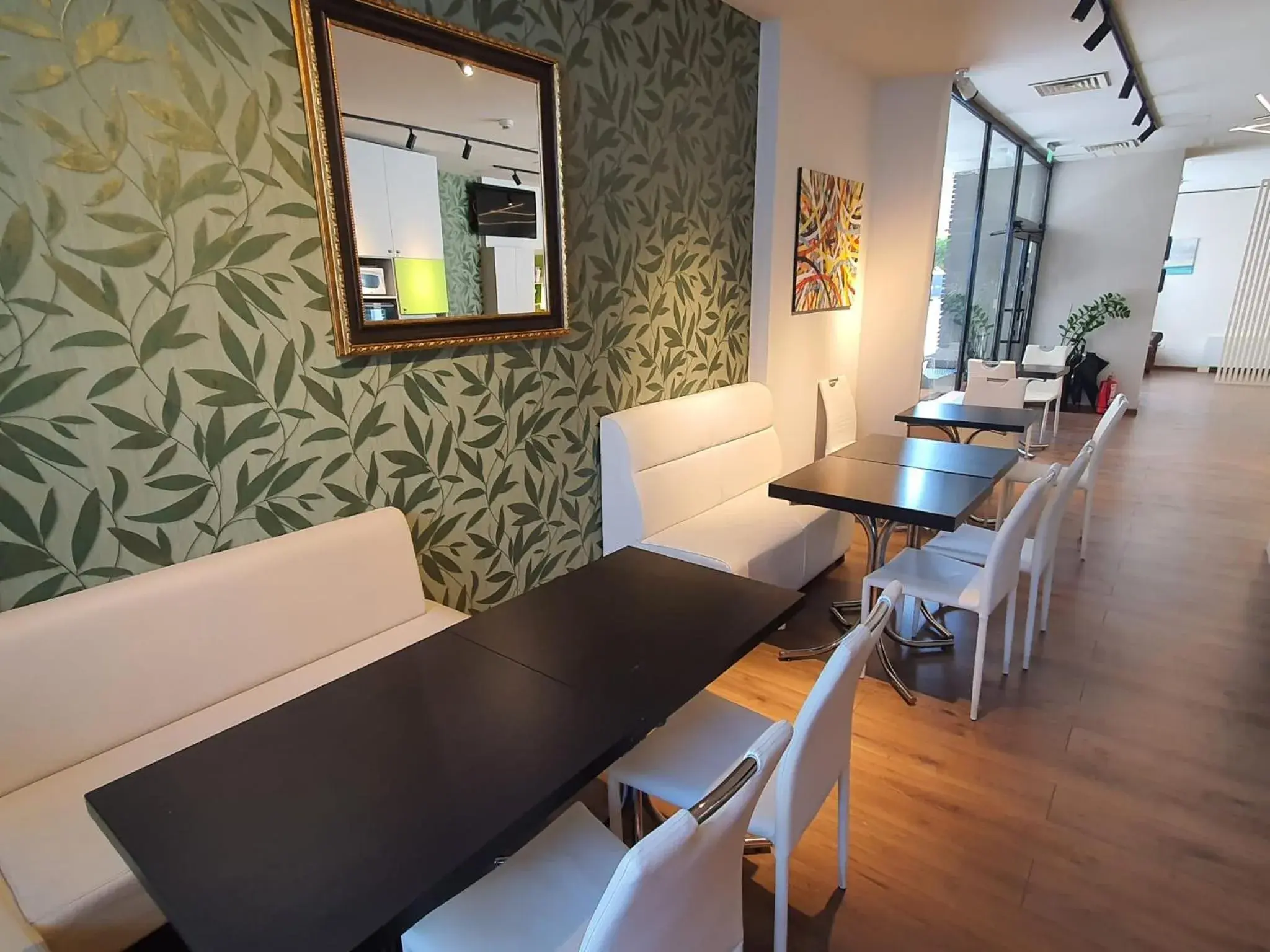 Restaurant/places to eat in Hotel Hemingway Residence Restaurant/places to eat in Hotel Hemingway Residence