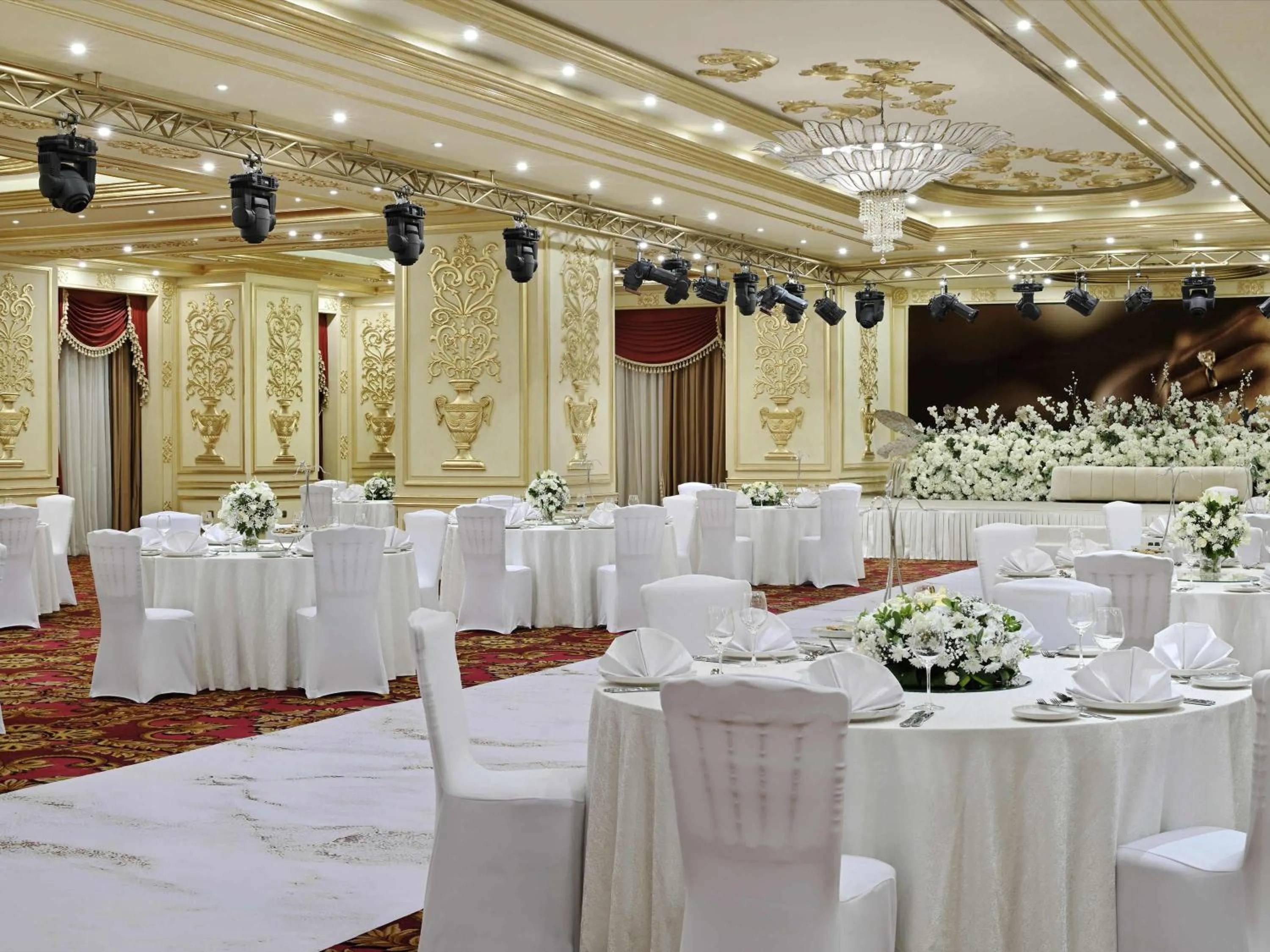 Property building in Mövenpick Hotel City Star Jeddah