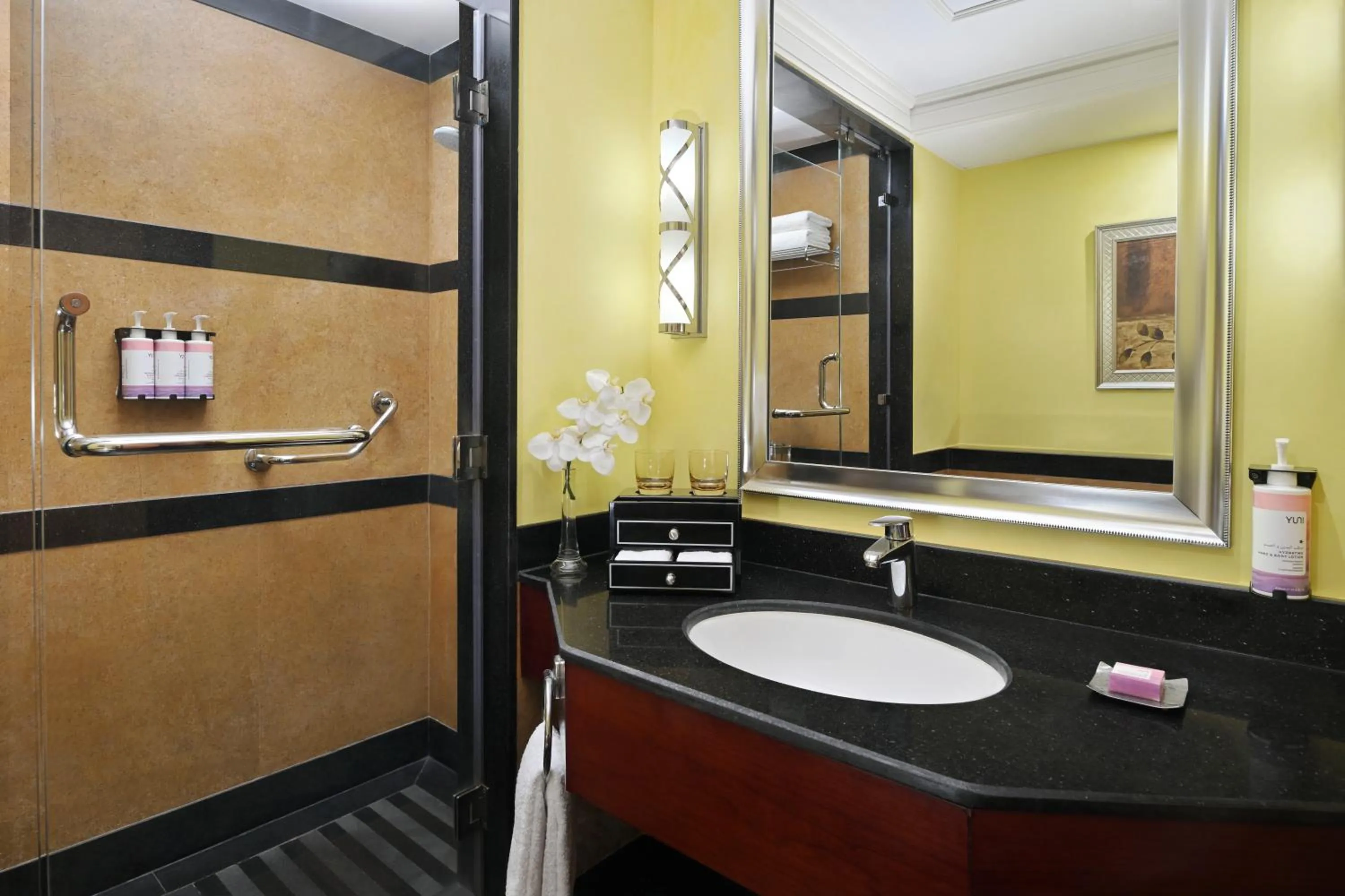 Shower in Mövenpick Hotel City Star Jeddah