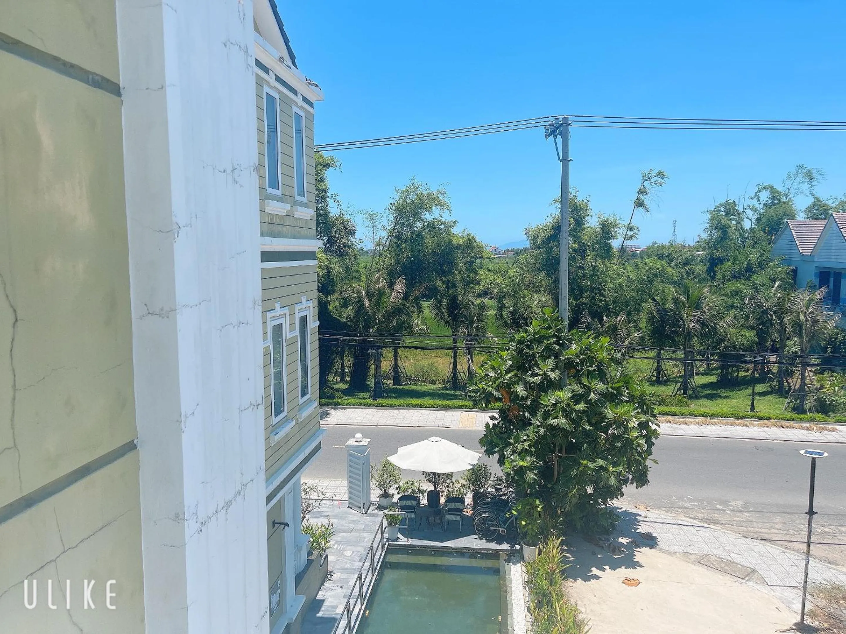 Golden Bell Backpacker Hotel & Pool Bar