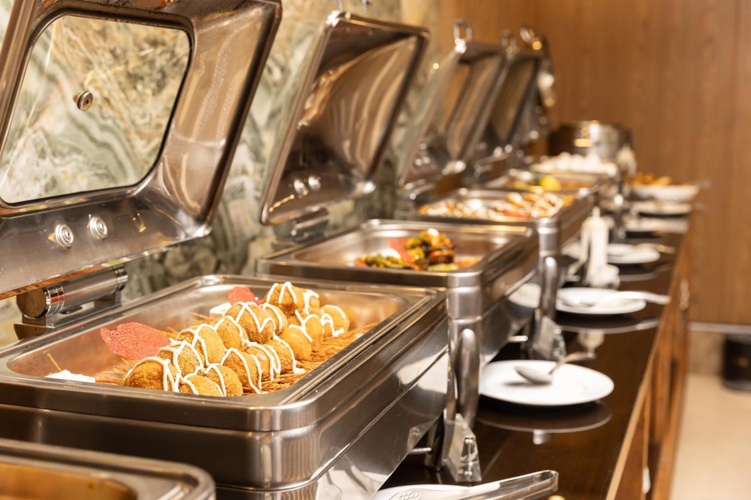 Buffet breakfast in فندق عفراء