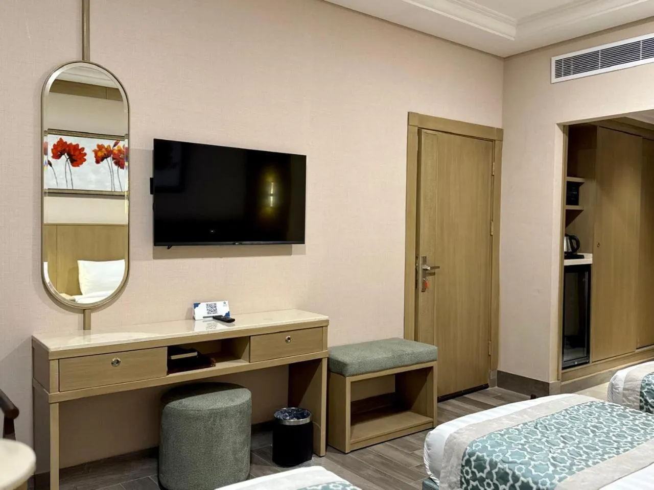 TV and multimedia, Bed in Afraa Hotel