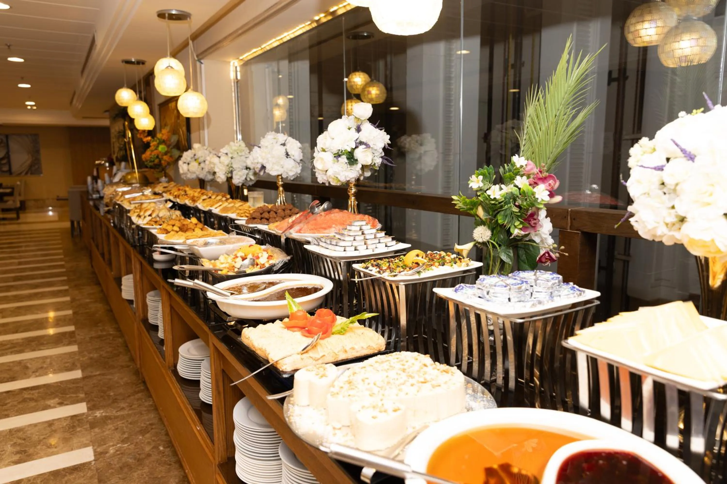 Buffet breakfast in فندق عفراء