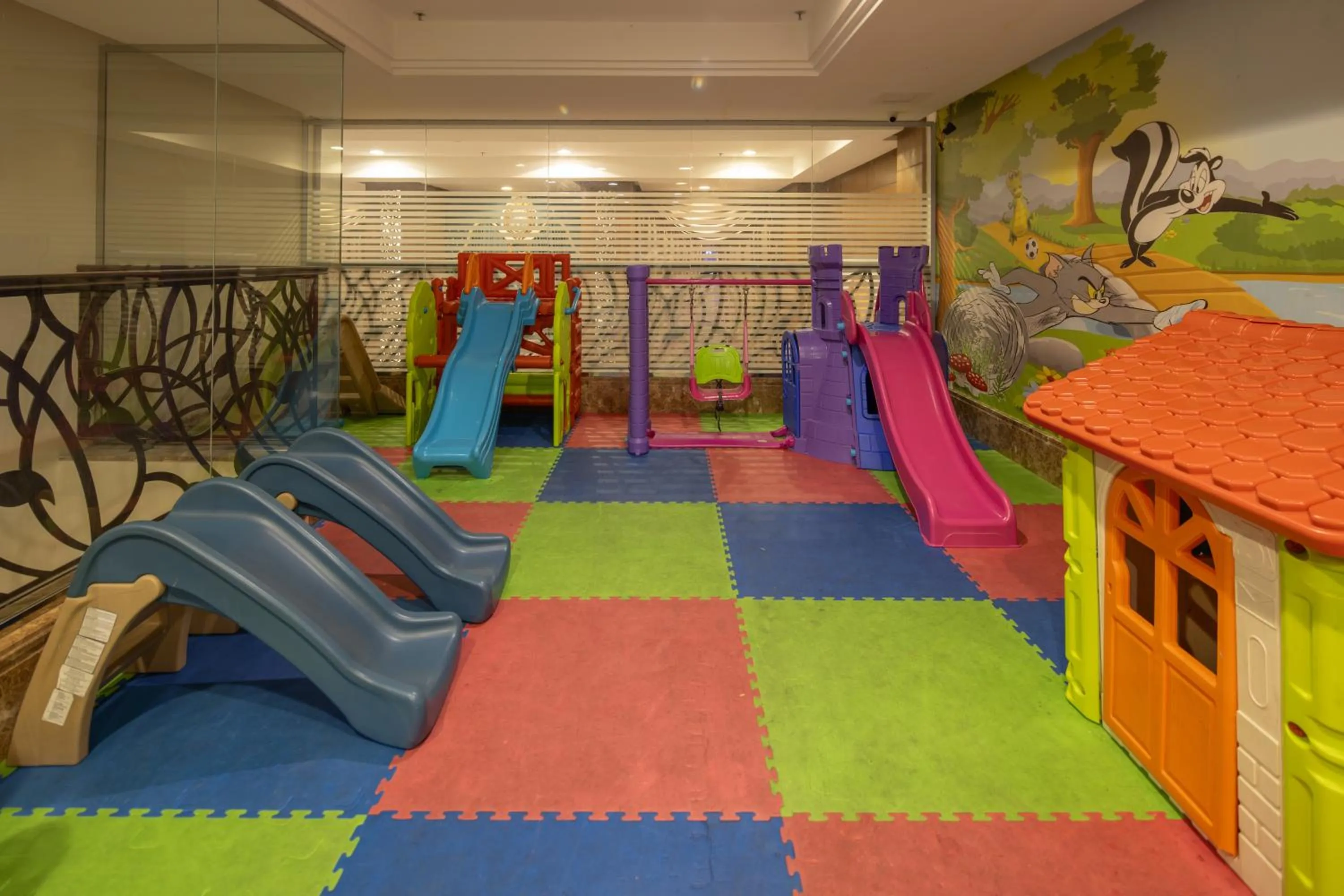 Children play ground in فندق عفراء