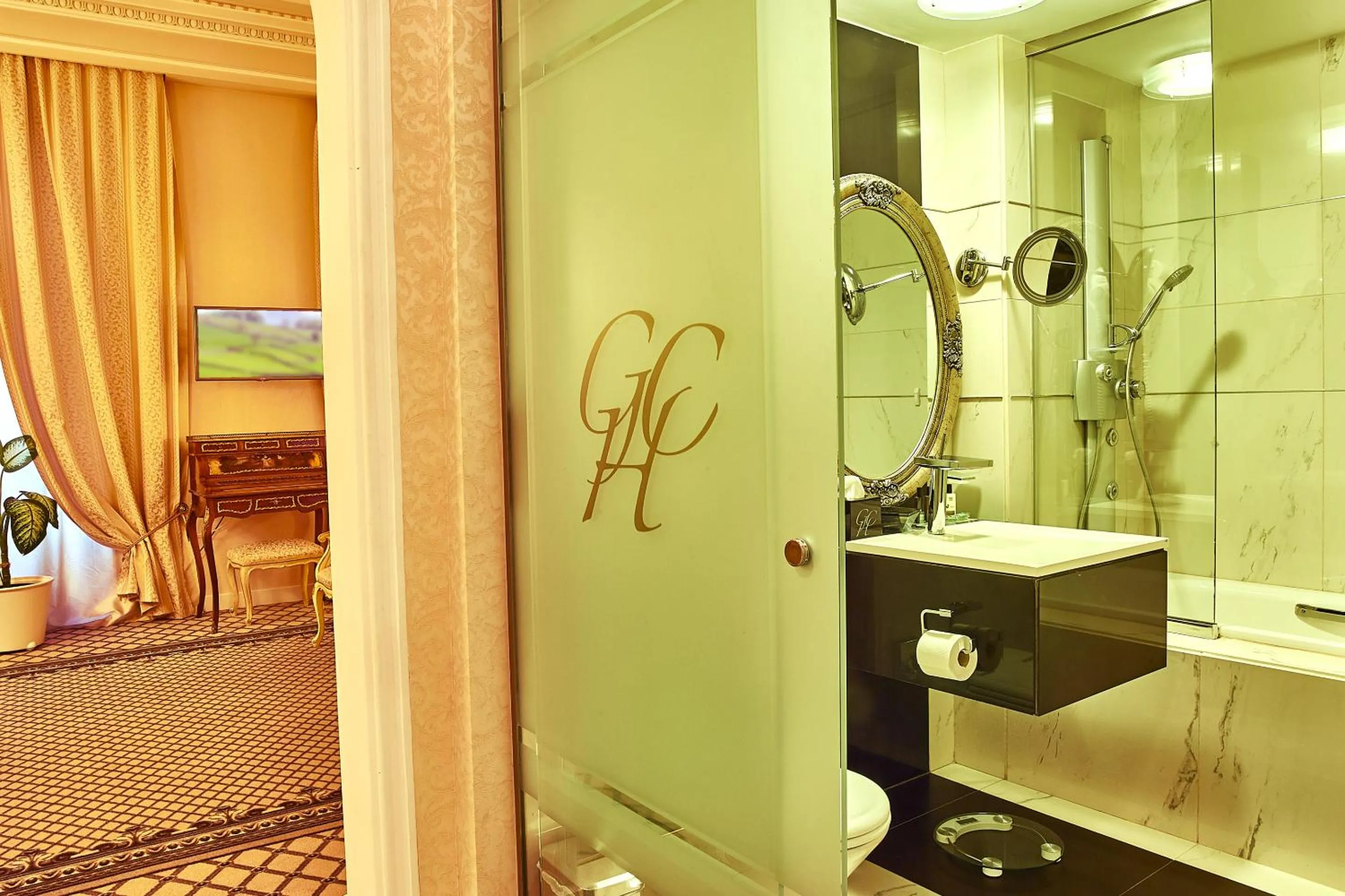 Bathroom in Grand Hotel Continental Bucuresti