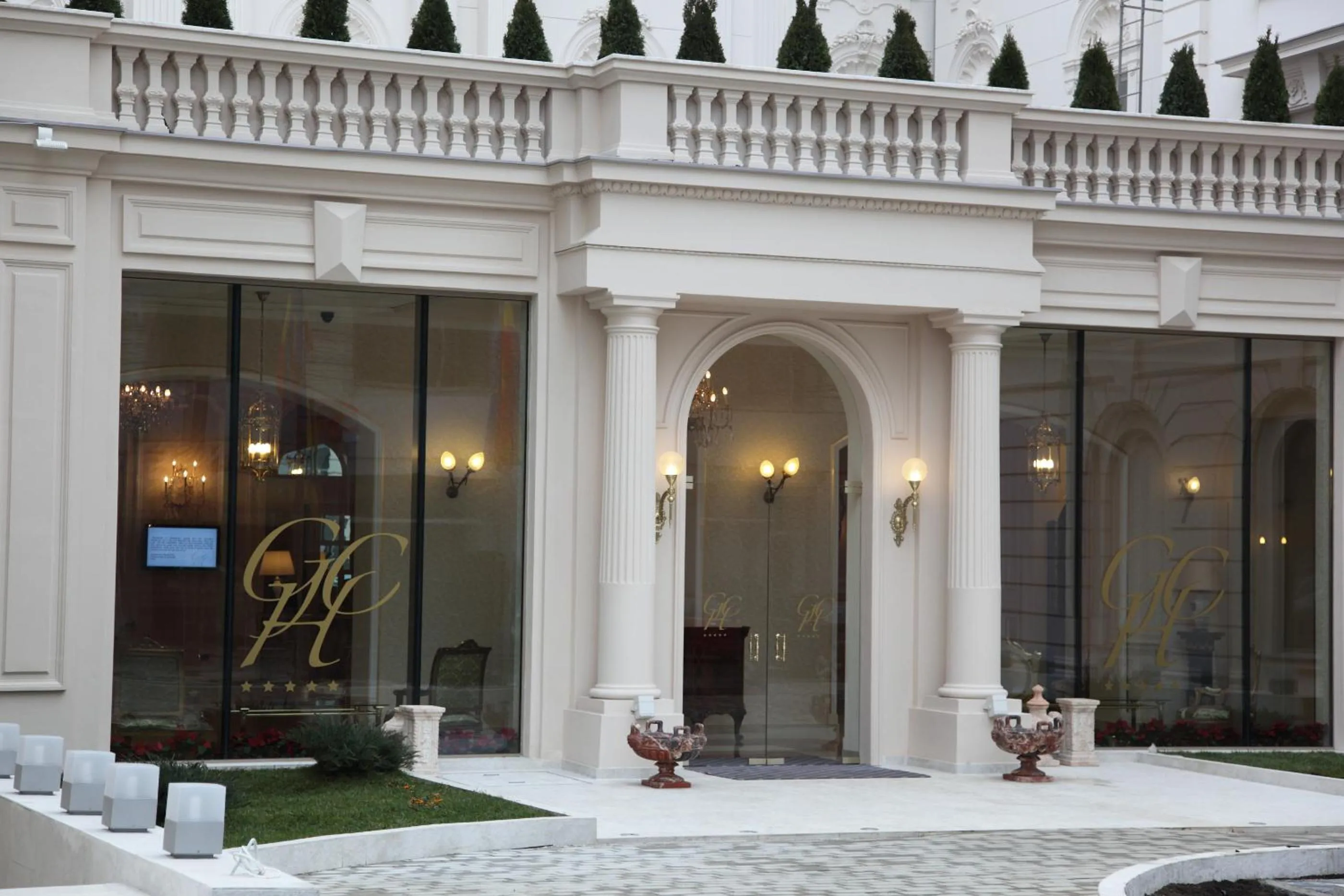 Facade/entrance in Grand Hotel Continental Bucuresti