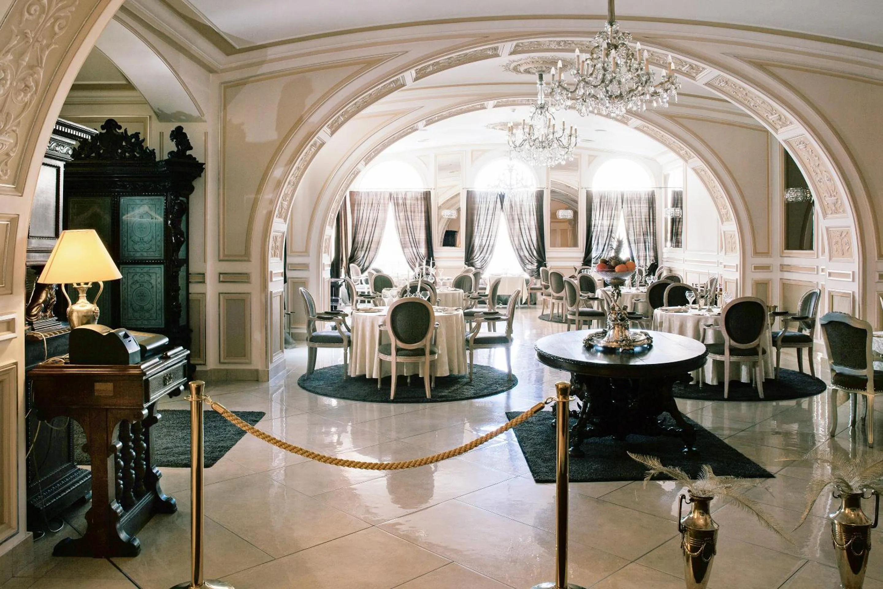 Restaurant/places to eat in Grand Hotel Continental Bucuresti