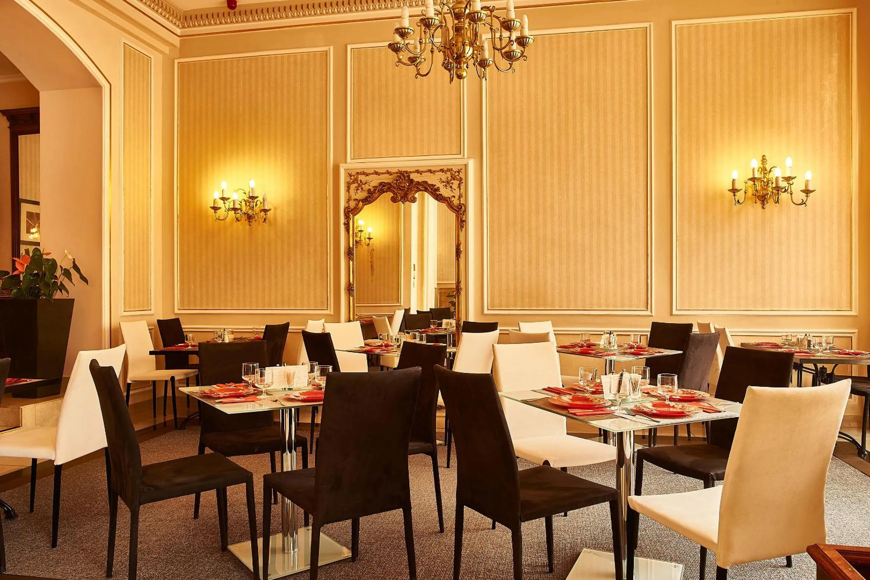 Restaurant/places to eat in Grand Hotel Continental Bucuresti