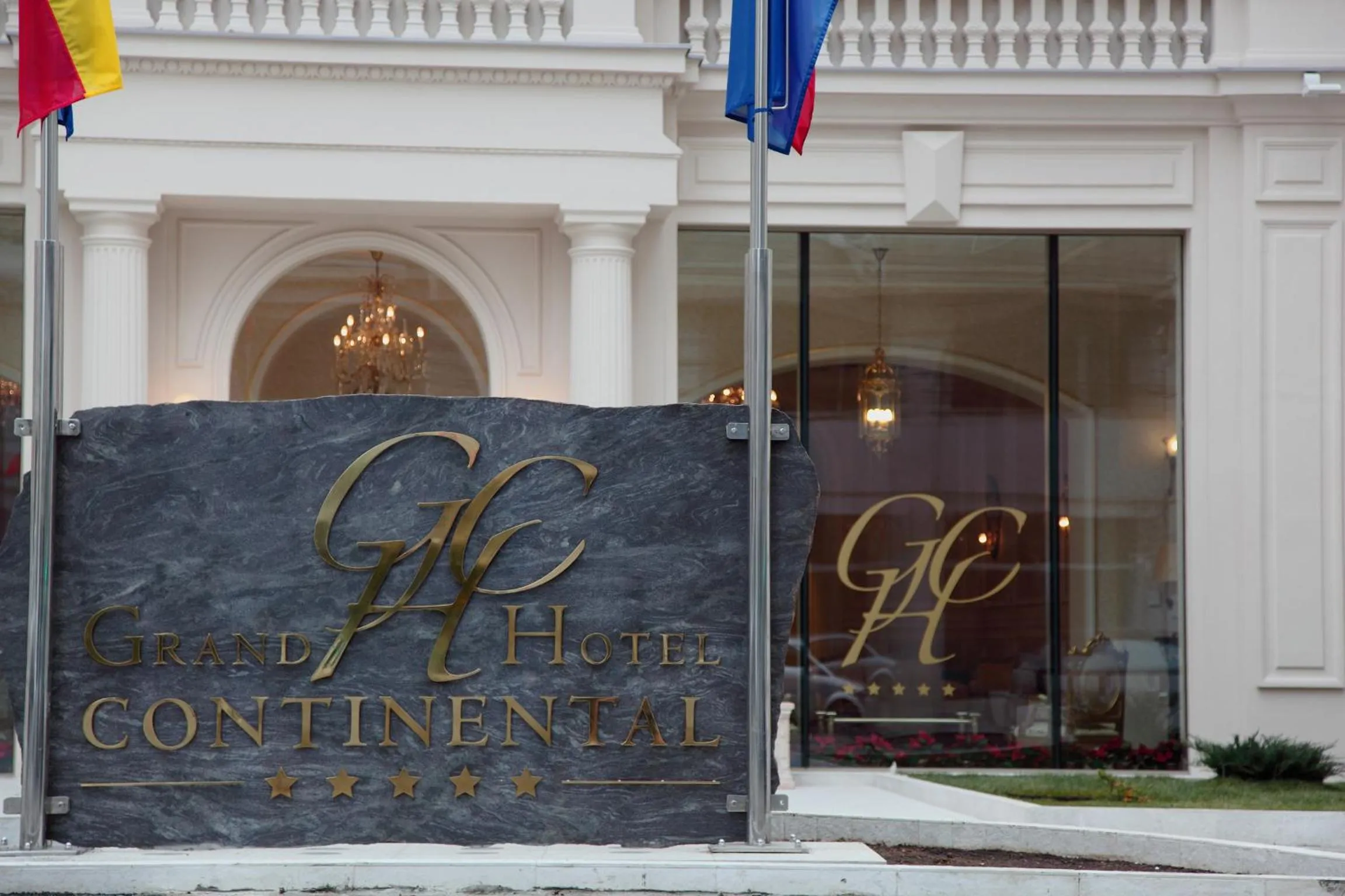 Facade/entrance in Grand Hotel Continental Bucuresti