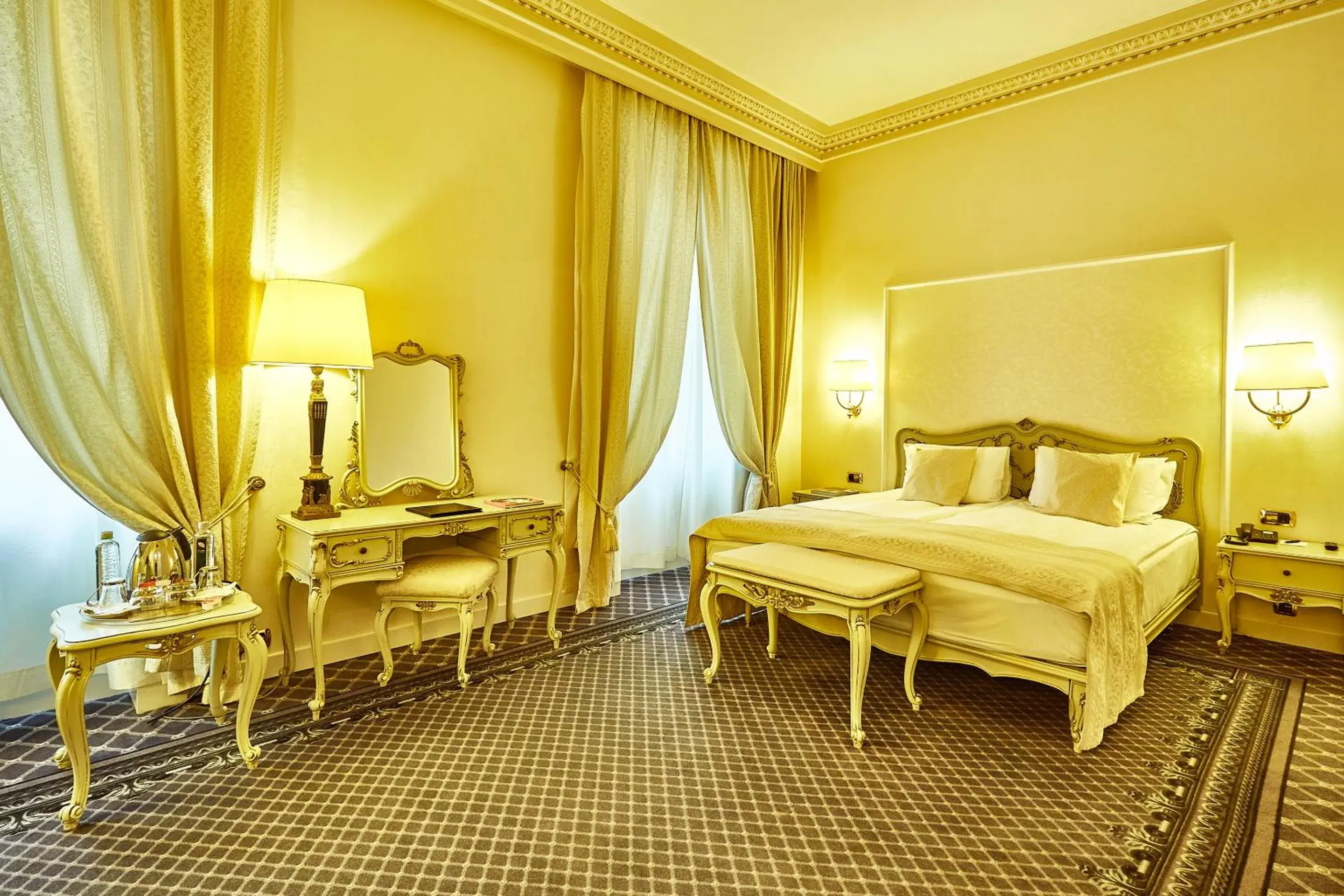 Photo of the whole room, Bed in Grand Hotel Continental Bucuresti Photo of the whole room, Bed in Grand Hotel Continental Bucuresti