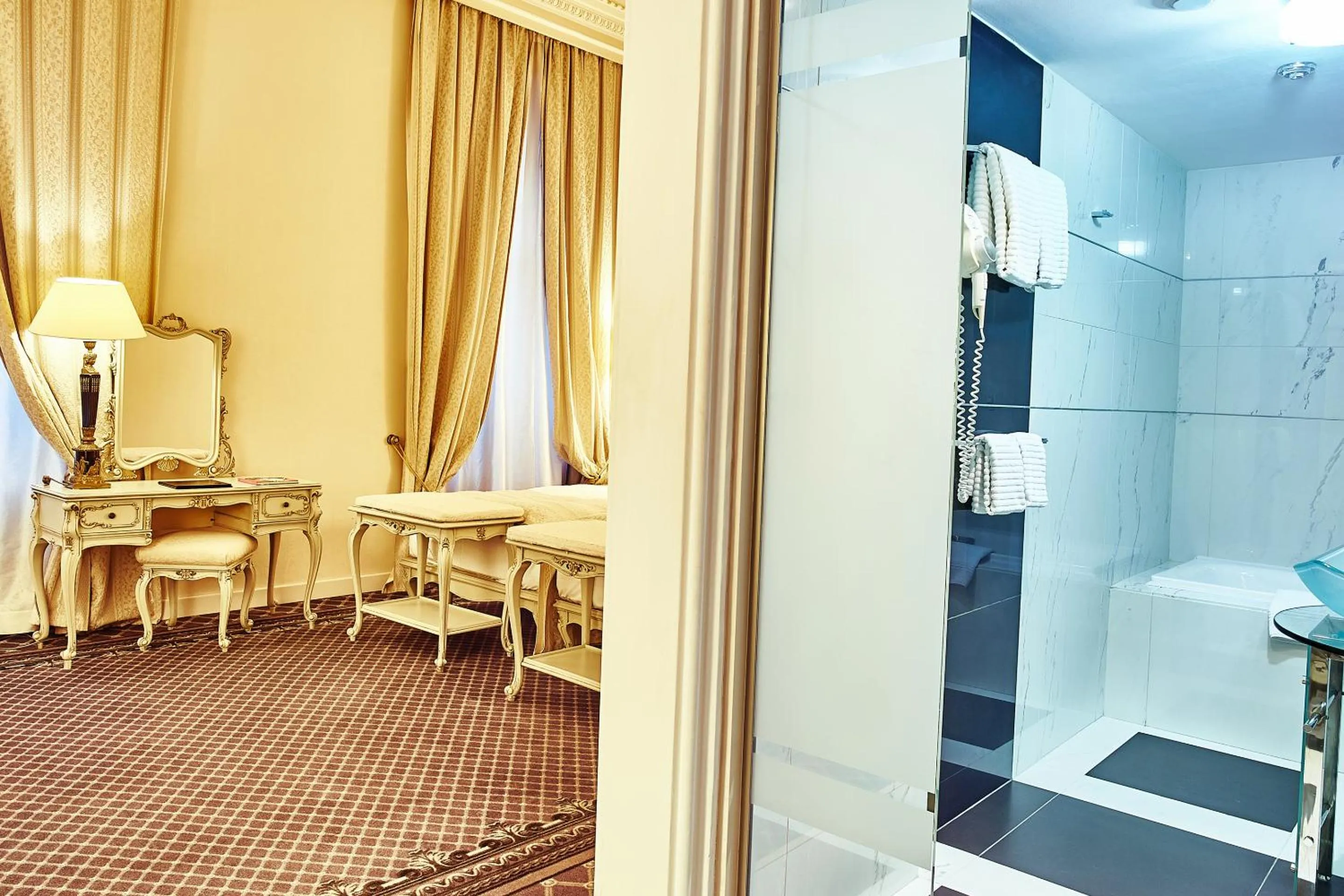 Bathroom in Grand Hotel Continental Bucuresti
