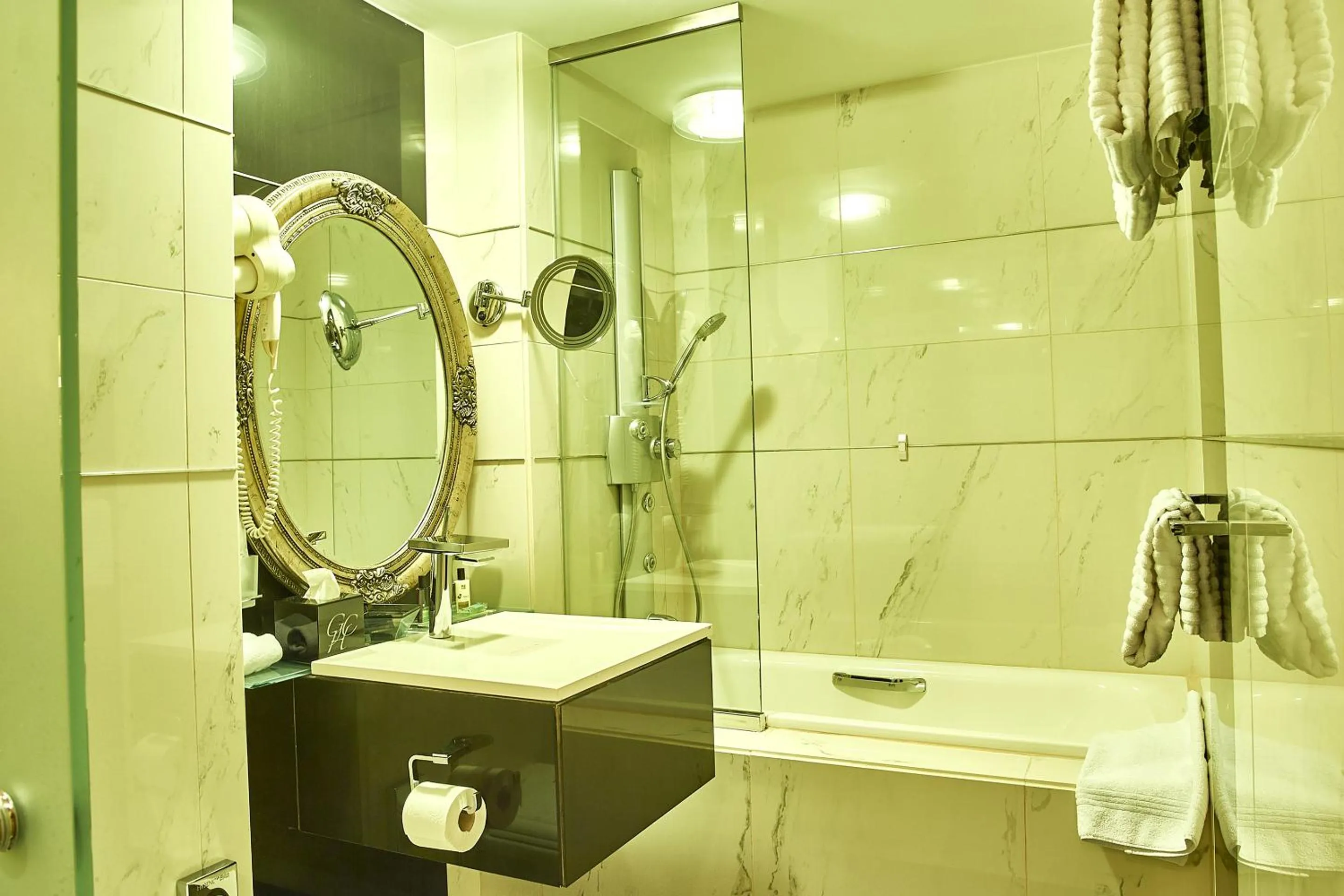 Bathroom in Grand Hotel Continental Bucuresti